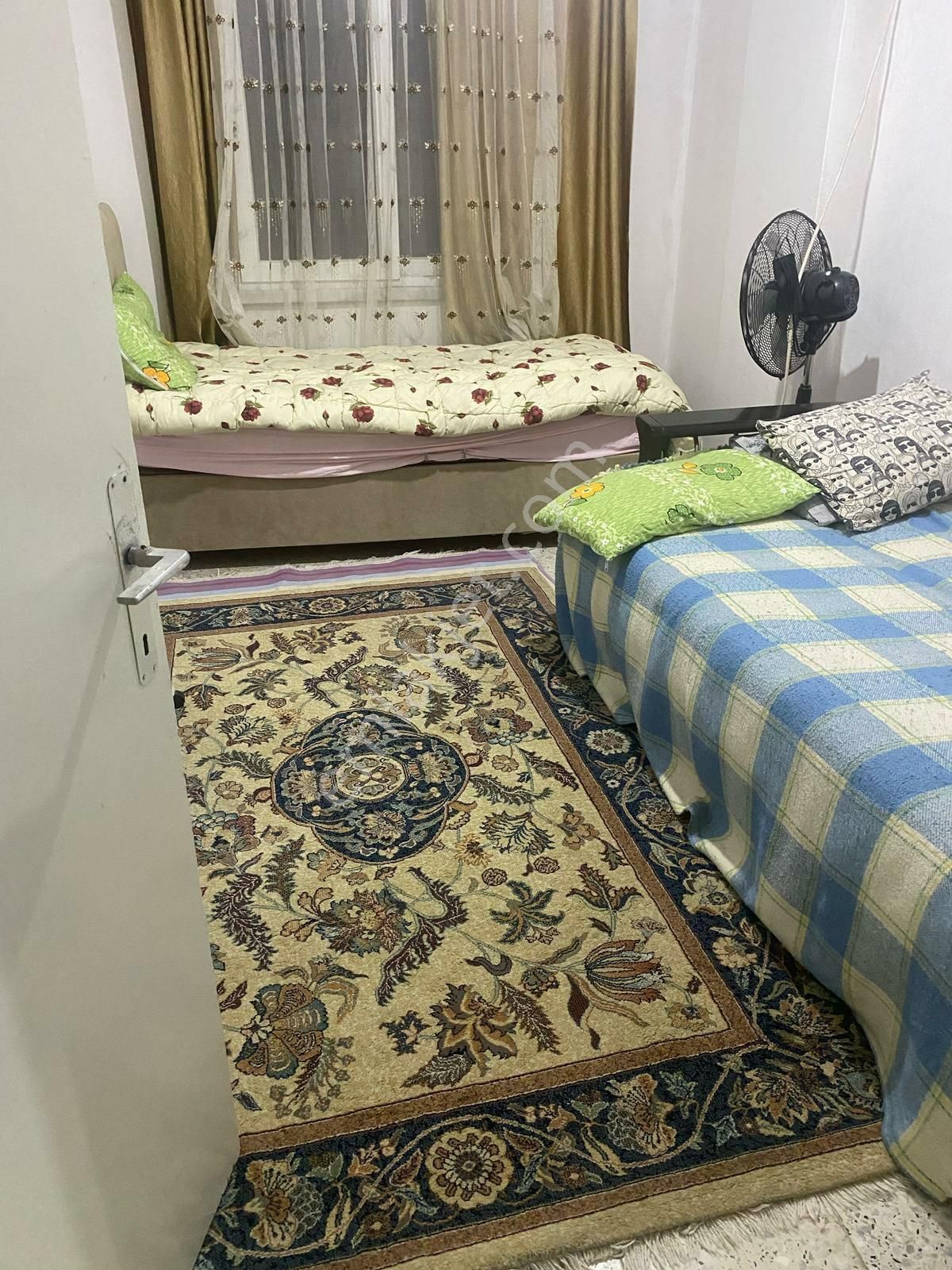 Tarsus Sehıtısak Mah.100yıl Siteleri 3+1daıre Satlıktır 5kat Dogalgaz Kapıda