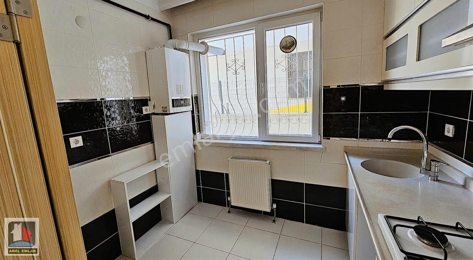 Arel'den Maltepe'de 8 Yıllık Bina Bahçe Kat Teraslı Kombili 2+1