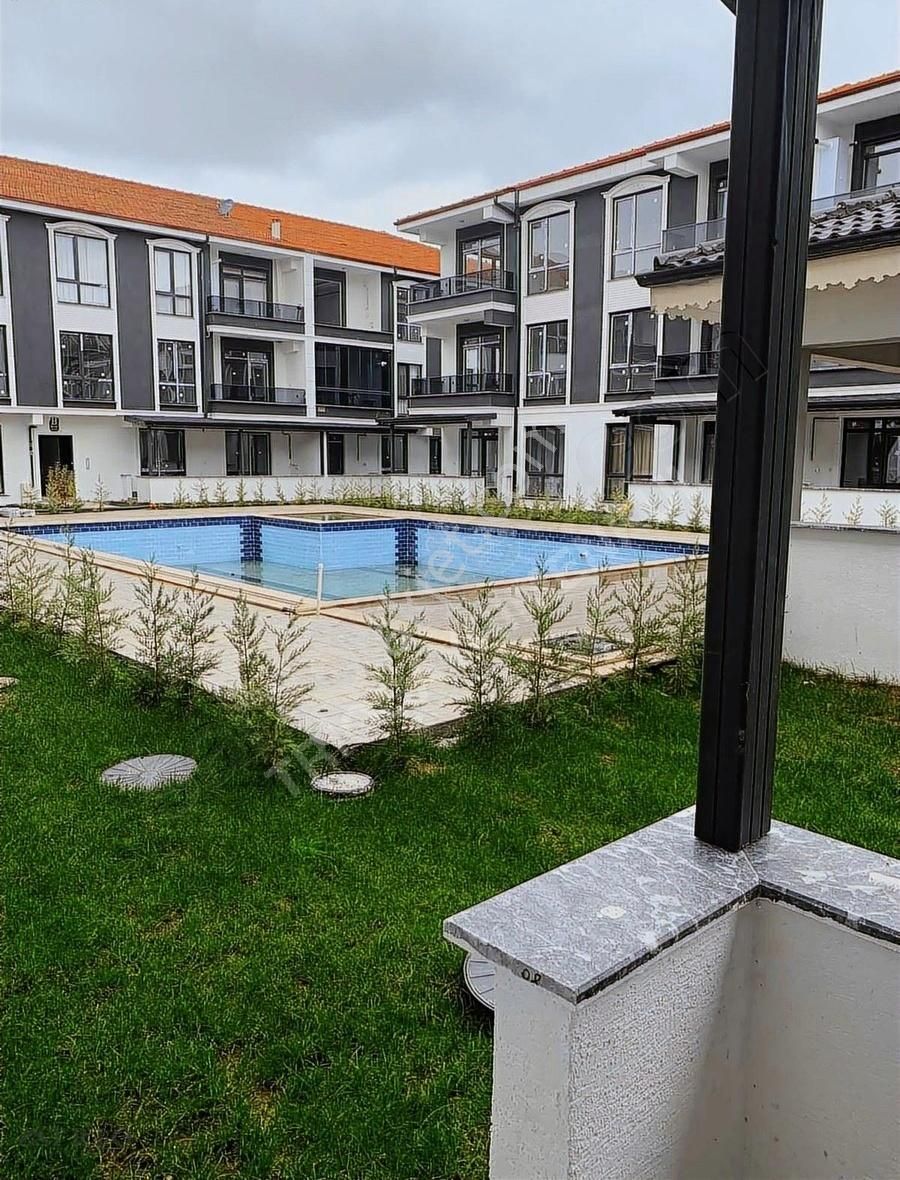 Karasu'da Sıfır Lüks Sitede 2+1 Satılık Havuzlu Daire