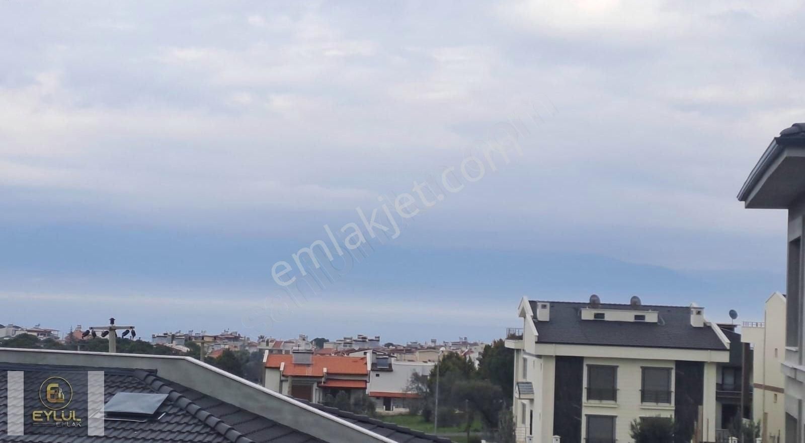 Eylül Emlak'tan Deniz Manzaralı Tripleks Sıfır Satılık Villa