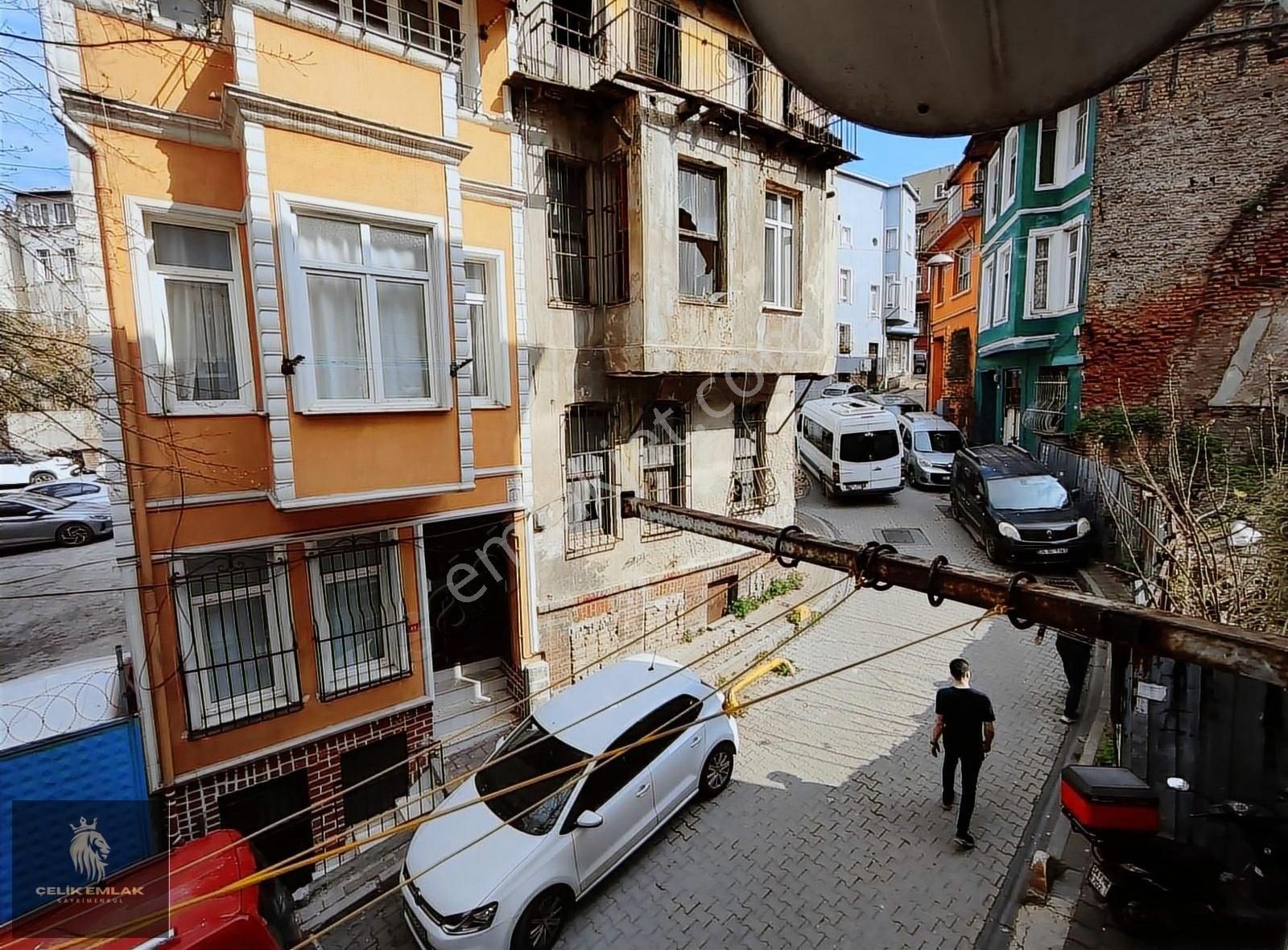 Çelik Emlaktan Fatih Balat Mah. Kiremit Cad. 1+1 Tadilatlı 2.kat - Görsel 9