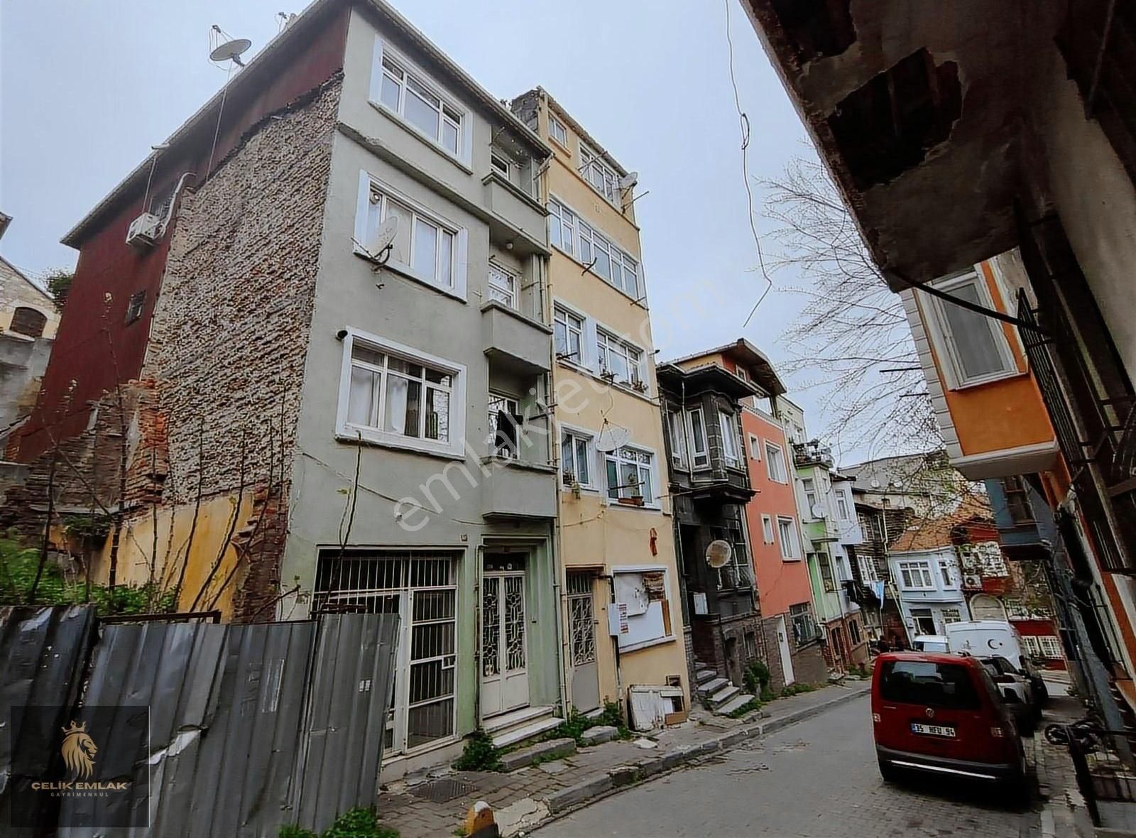 Çelik Emlaktan Fatih Balat Mah. Kiremit Cad. 1+1 Tadilatlı 2.kat - Görsel 12