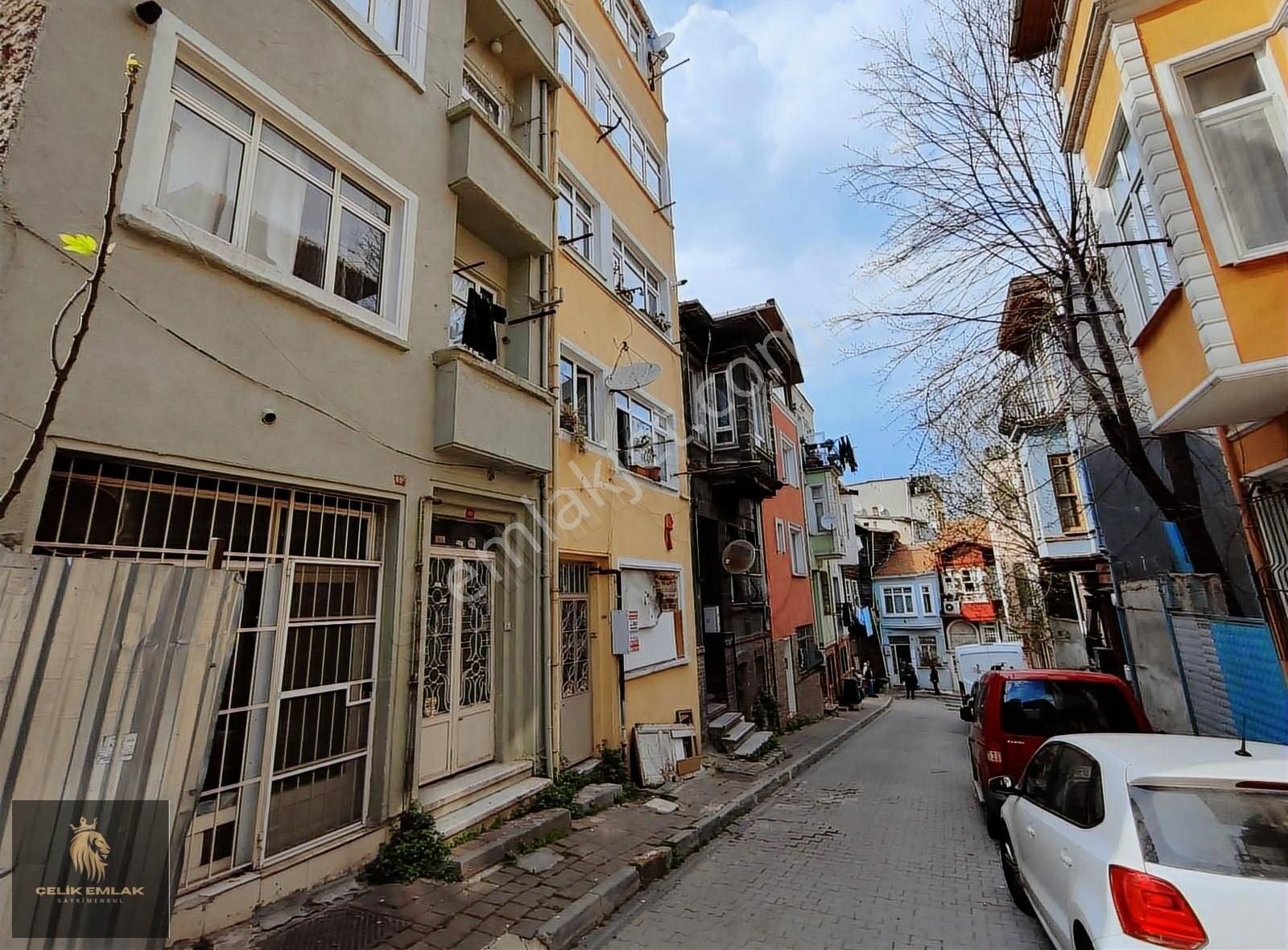 Çelik Emlaktan Fatih Balat Mah. Kiremit Cad. 1+1 Tadilatlı 2.kat - Görsel 10