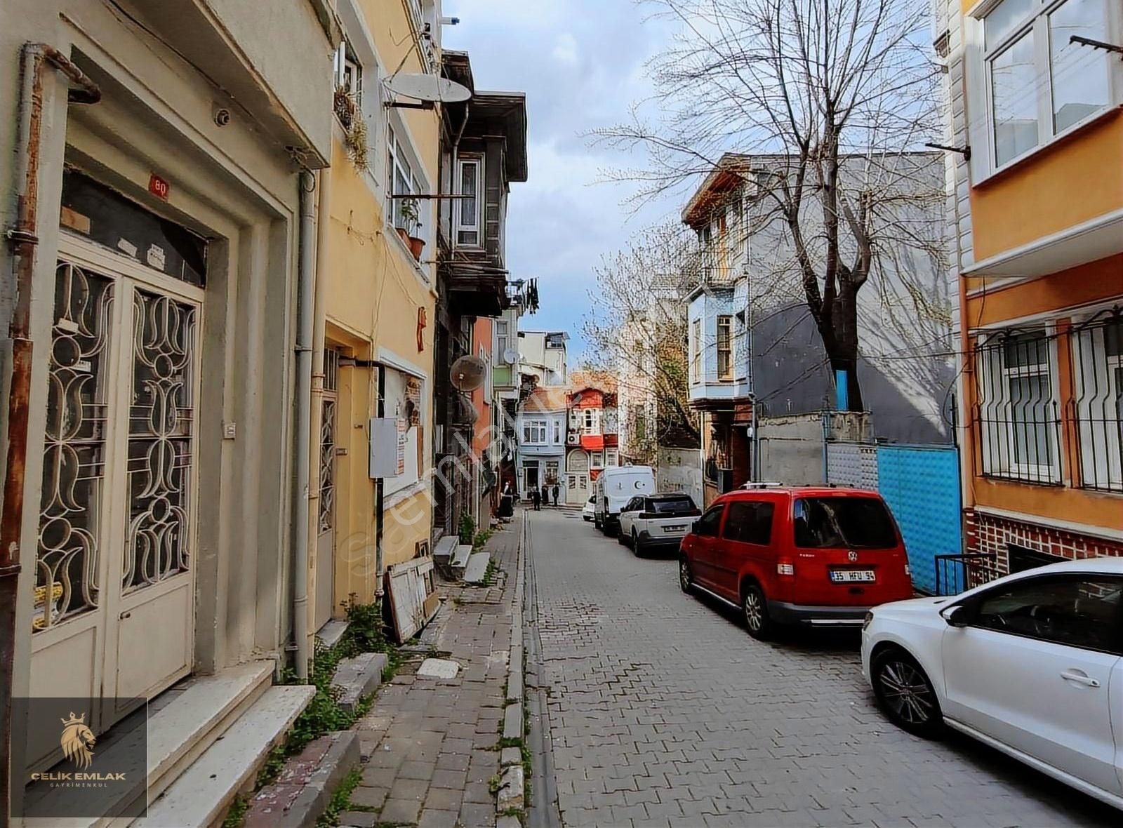 Çelik Emlaktan Fatih Balat Mah. Kiremit Cad. 1+1 Tadilatlı 2.kat - Görsel 16