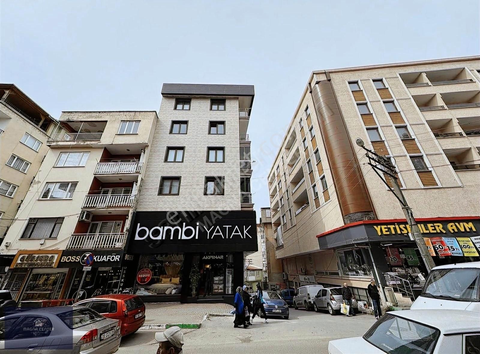 Magna Dan Dikkaldırım Cad Üzeri Kiralı Ara Kat 3+1 Daire