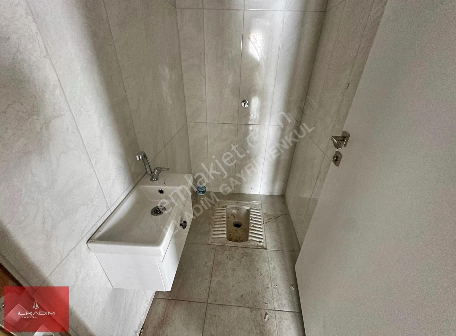 İlkadımdan Şehitkubilayda Manzaralı Yerden Isıtmalı Sitede 4+1