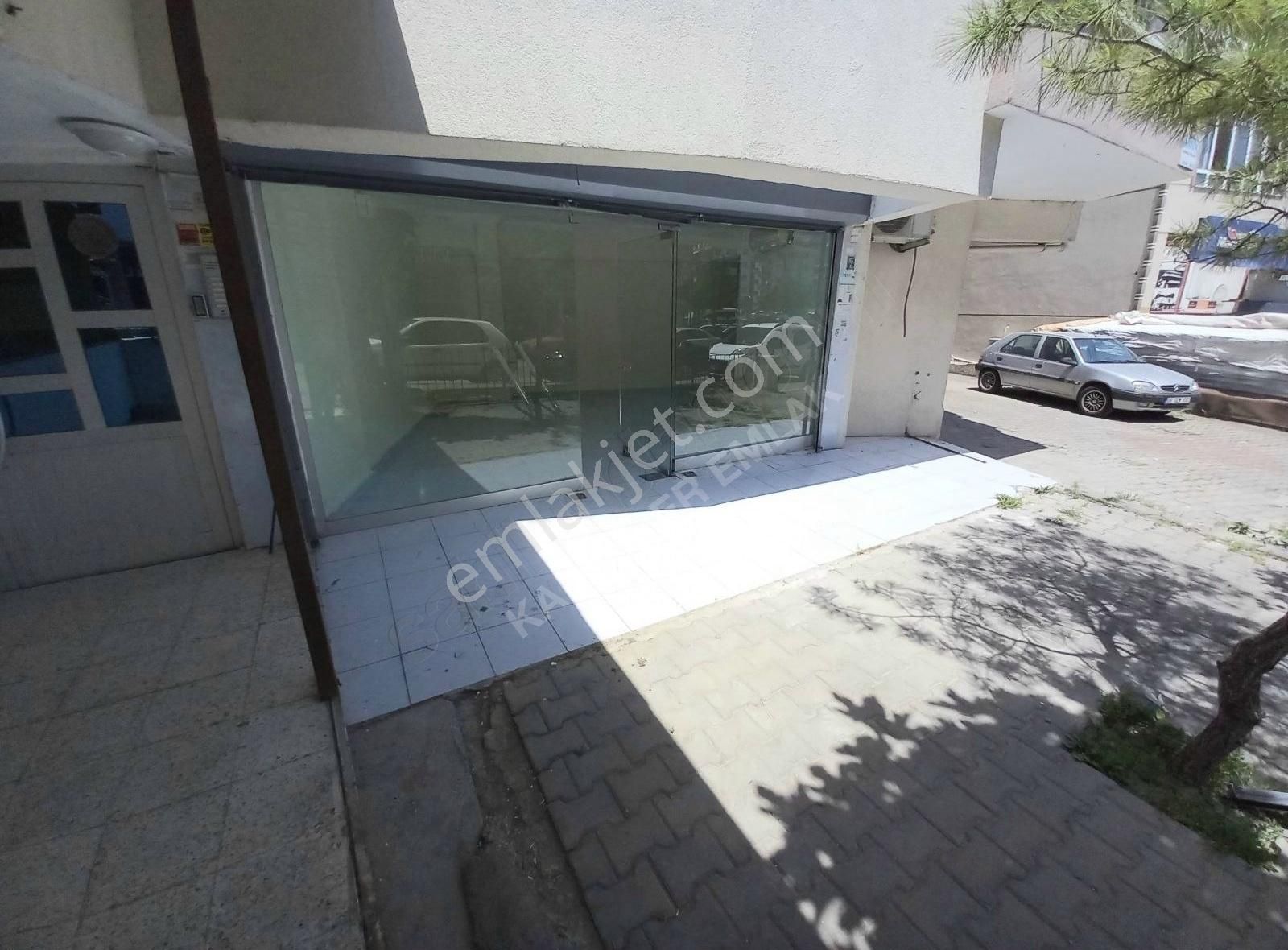 Atatürk Mahallesi Kent Meydanı Karşısında 27 M2 Dükkan