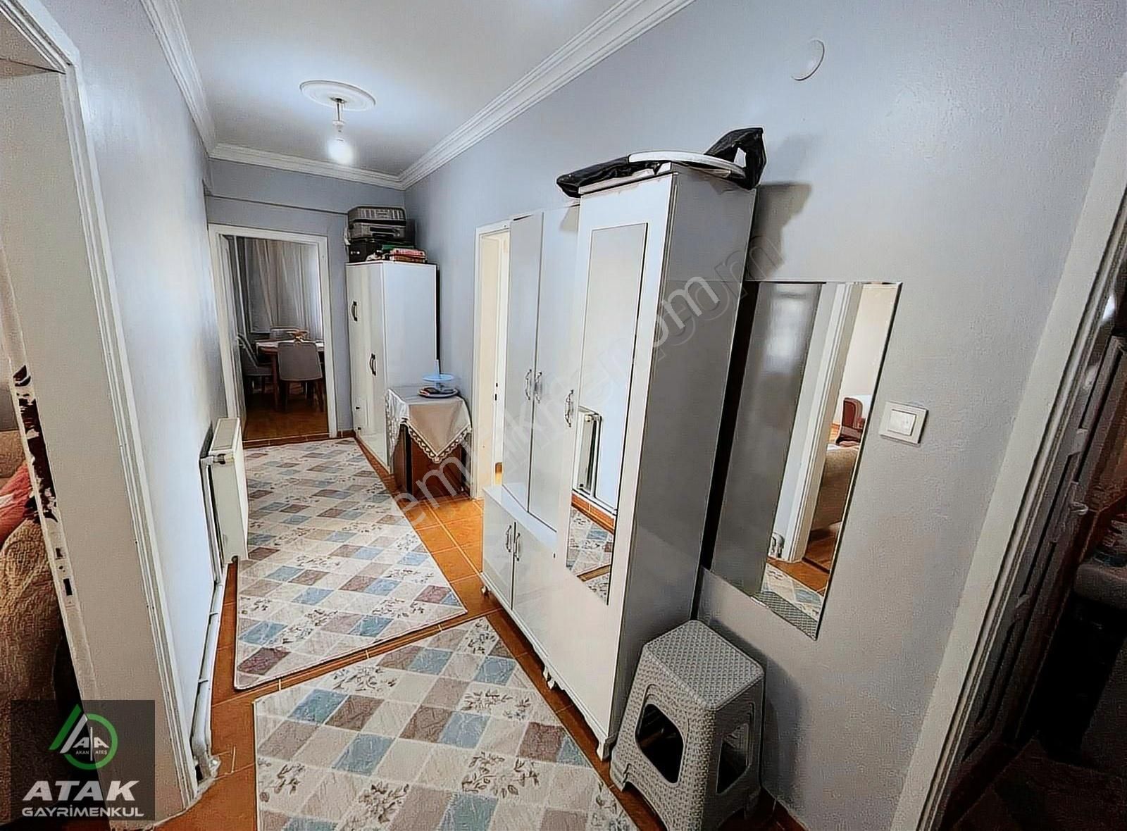 Beylikbağı Mahallesinde 3+1 Satılık Arakat Daire