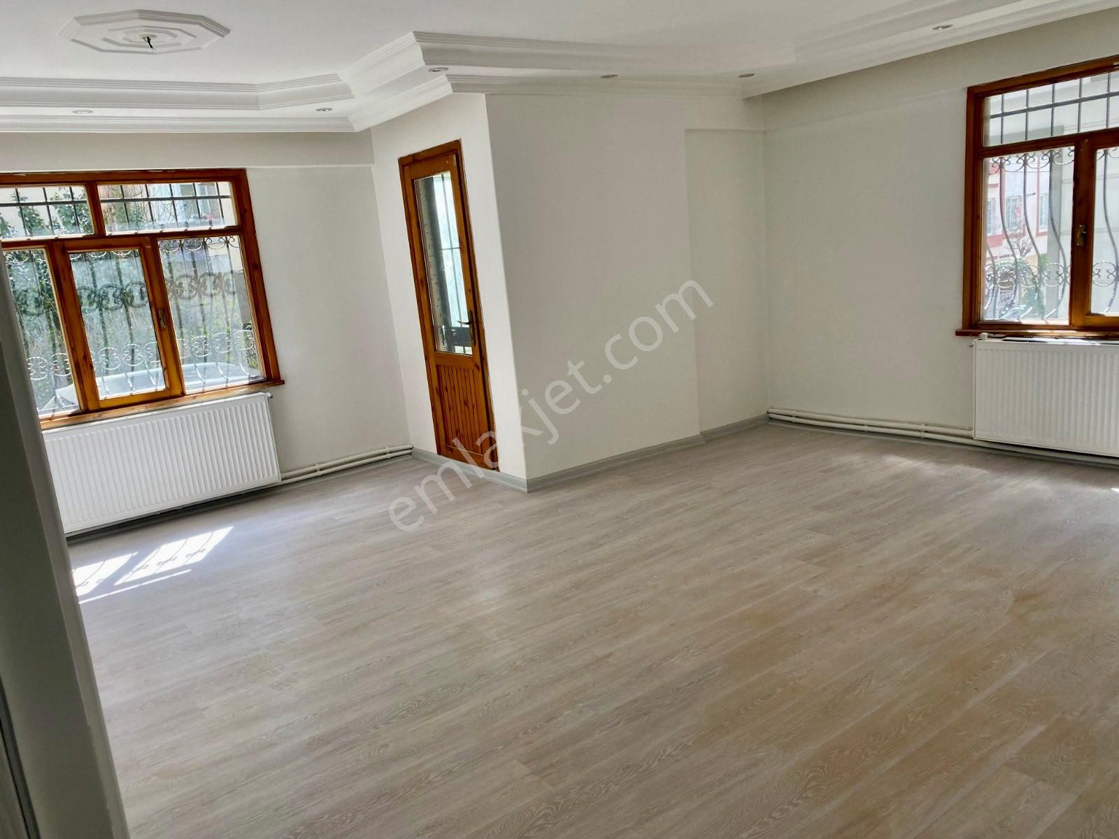 Merkez’de 3+1 Ara Kat 150m2 Sağlam Binada Kiralık Geniş Daire
