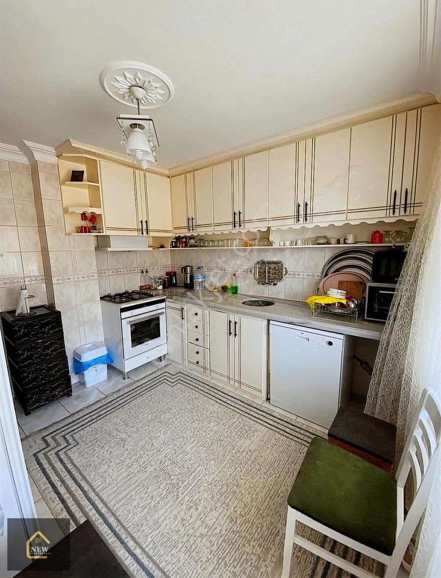 New Gyo' Dan Cumhuriyet Okulu Arkası 1. Kat 2+1 100m2 Bahçeli
