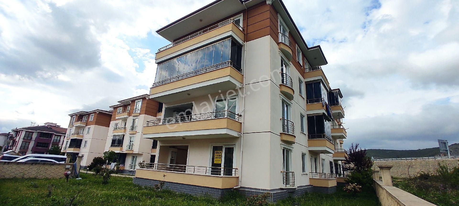 Yeşil Camii Mahallesi'nde 125 M² Site İçi Kiralık 3+1 Daire