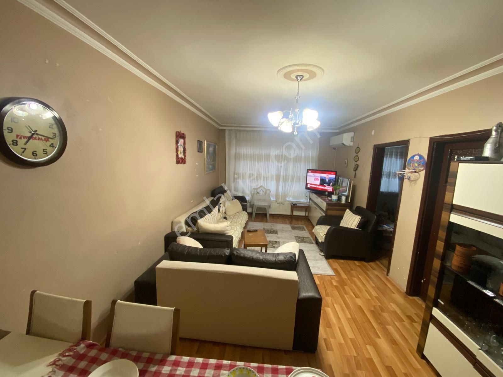 Çelenk Sokak'ta 3+1 Üst Kat Ön Cephe Harika Konum