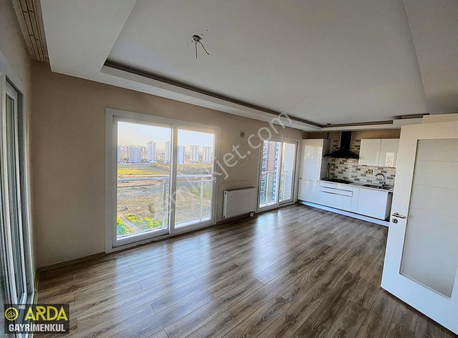 Gürselpaşa Havuzlu Sitede 4+1 Geniş Oturumlu Kiralık Daire