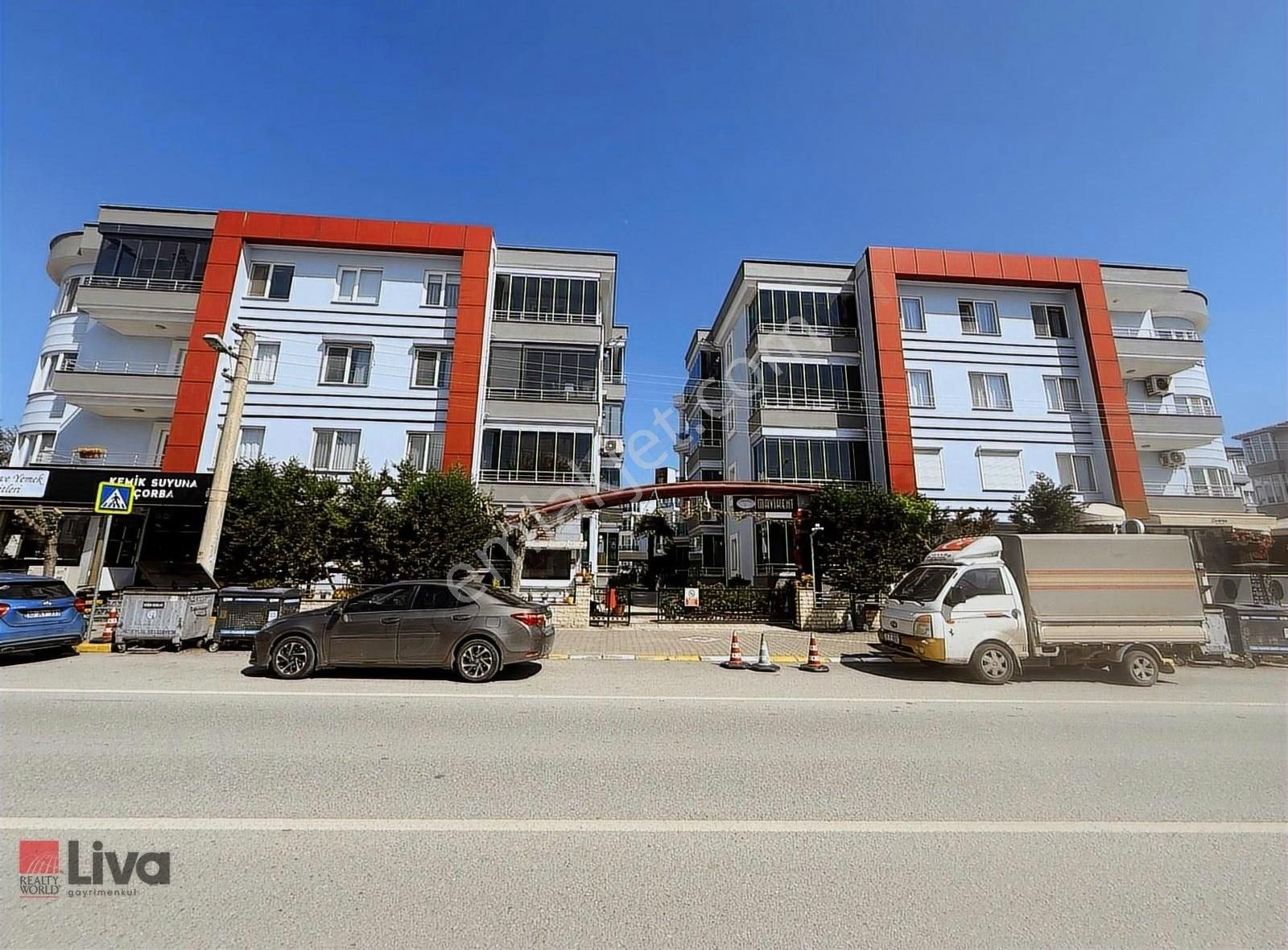 Liva'dan Bahçelievler Mahallesinde Havuzlu Sitede Kiralık Daire