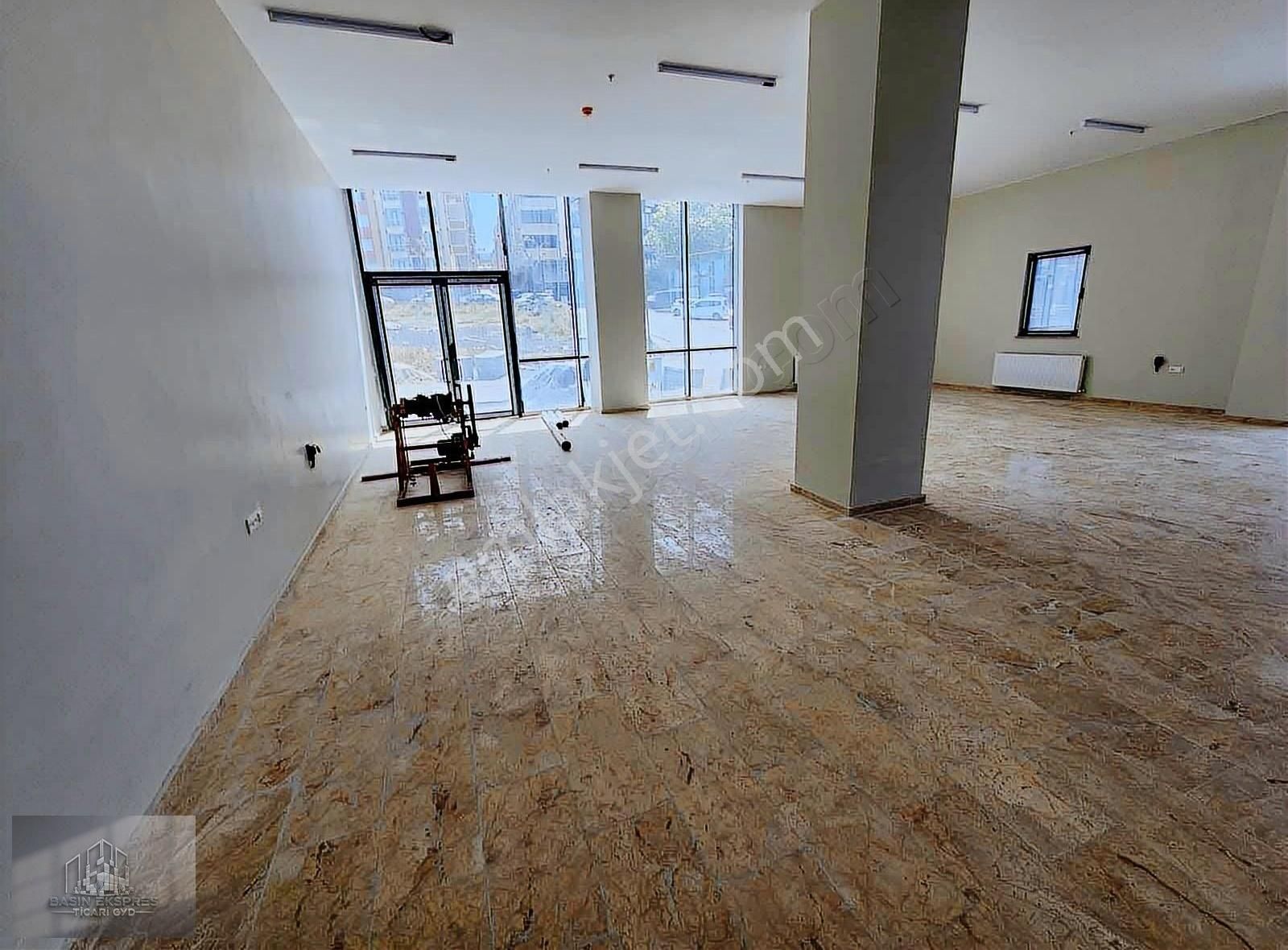 Sulyapıdan Sıfır Plaza Katları Kiralık