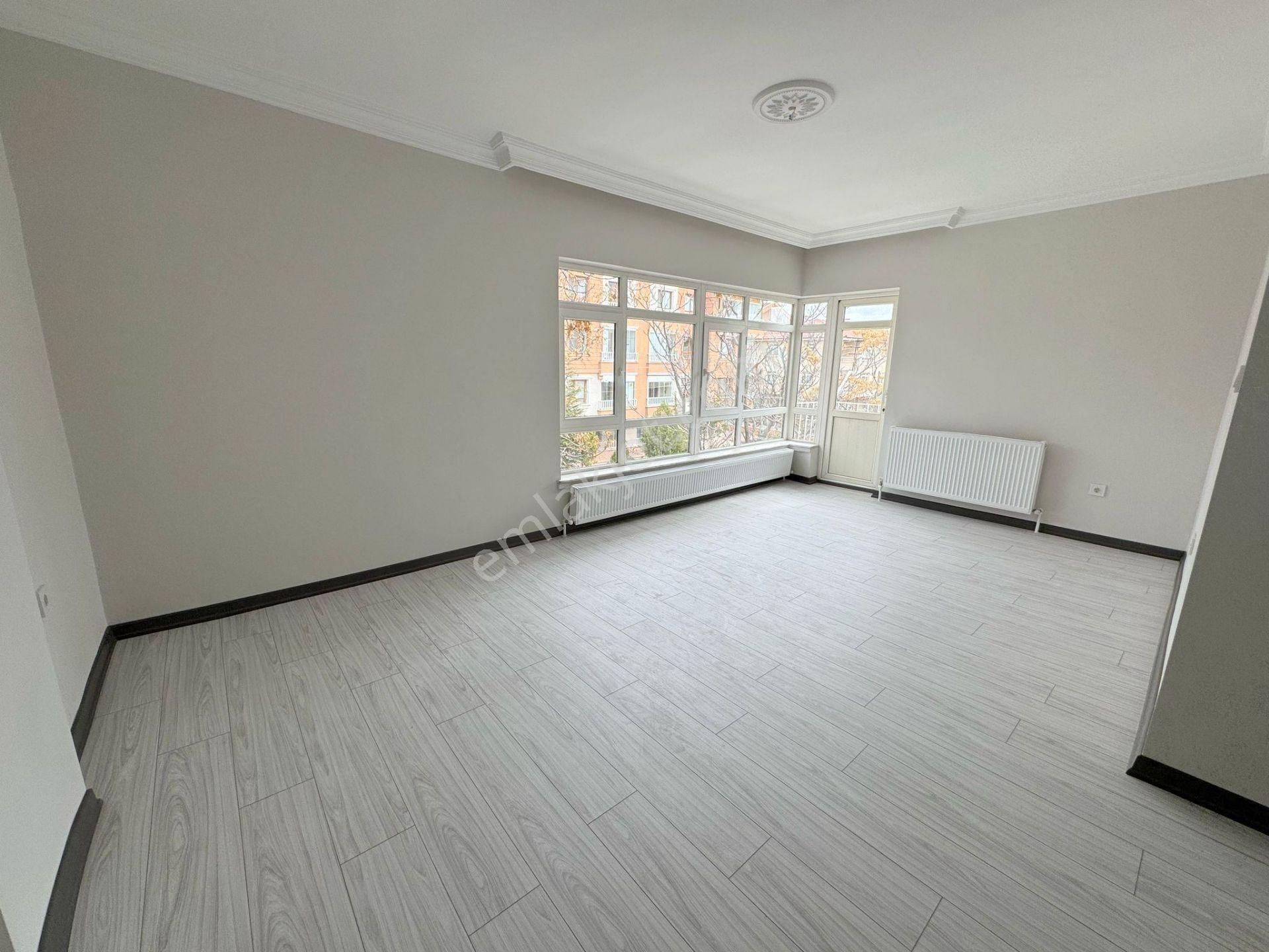 Çiçekli'de 3+1 Katta Bağımsız S.lüks Ön Güney Ebeveyn Banyolu