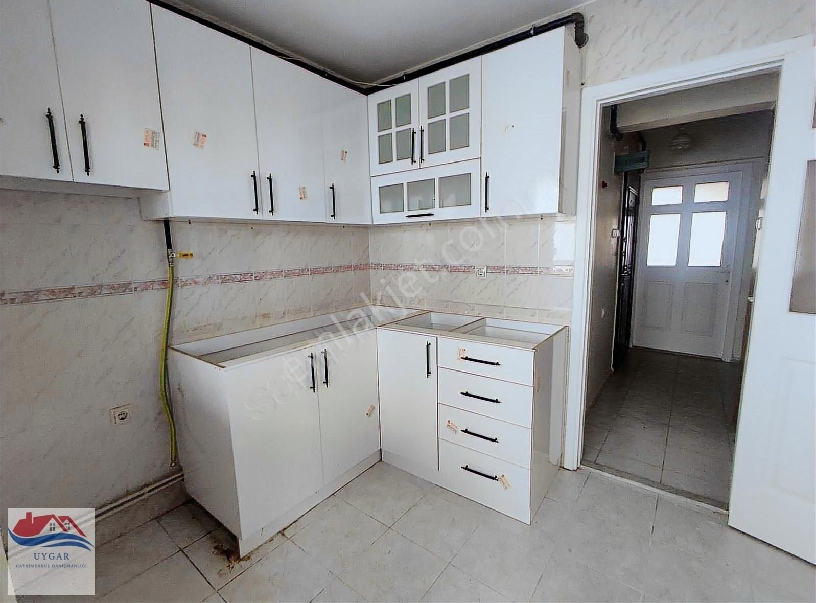Karşıyaka Yalı Mahallesinde Cadde Üstü Tadilatlı 2+1 Dubleks