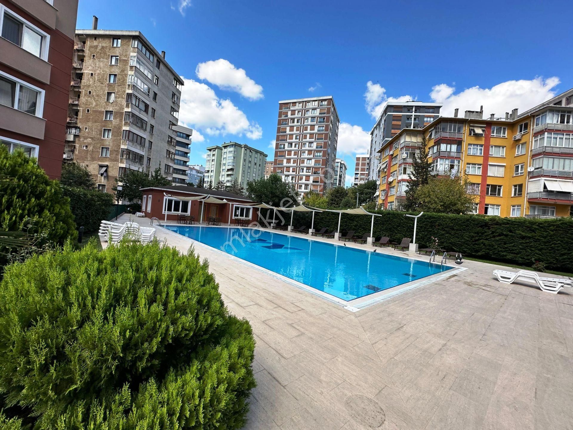 Bostancı City'de 5.kat Havuz Cephe Ankastreli 180m2 Satılık 4+1