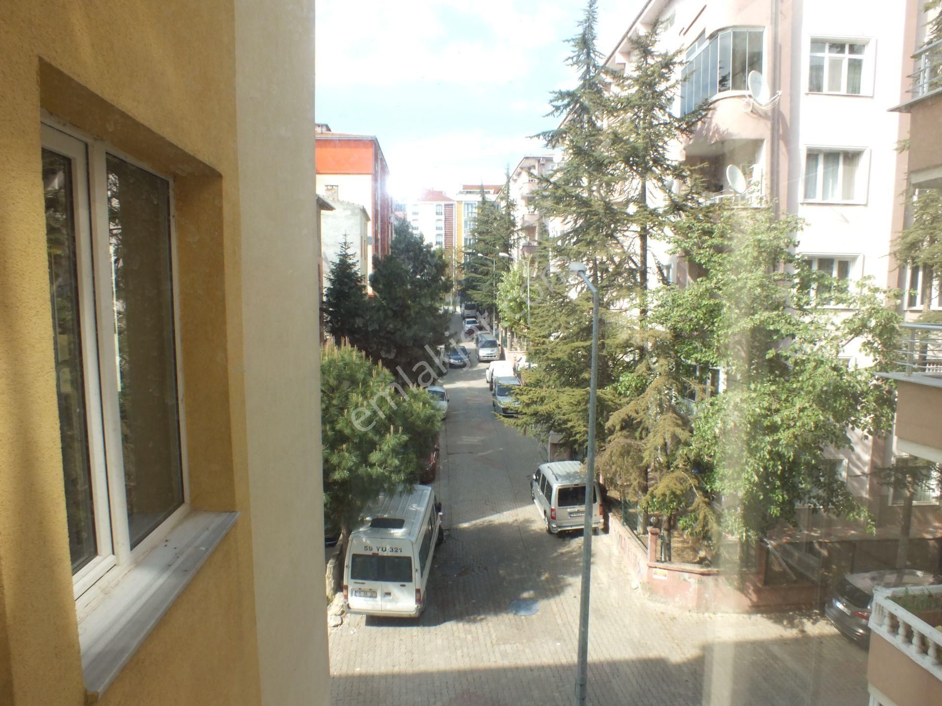 Çorlu Muhittin Mahallesinde Kiralık 2+1 Deprem Etütlü Kombili Daire