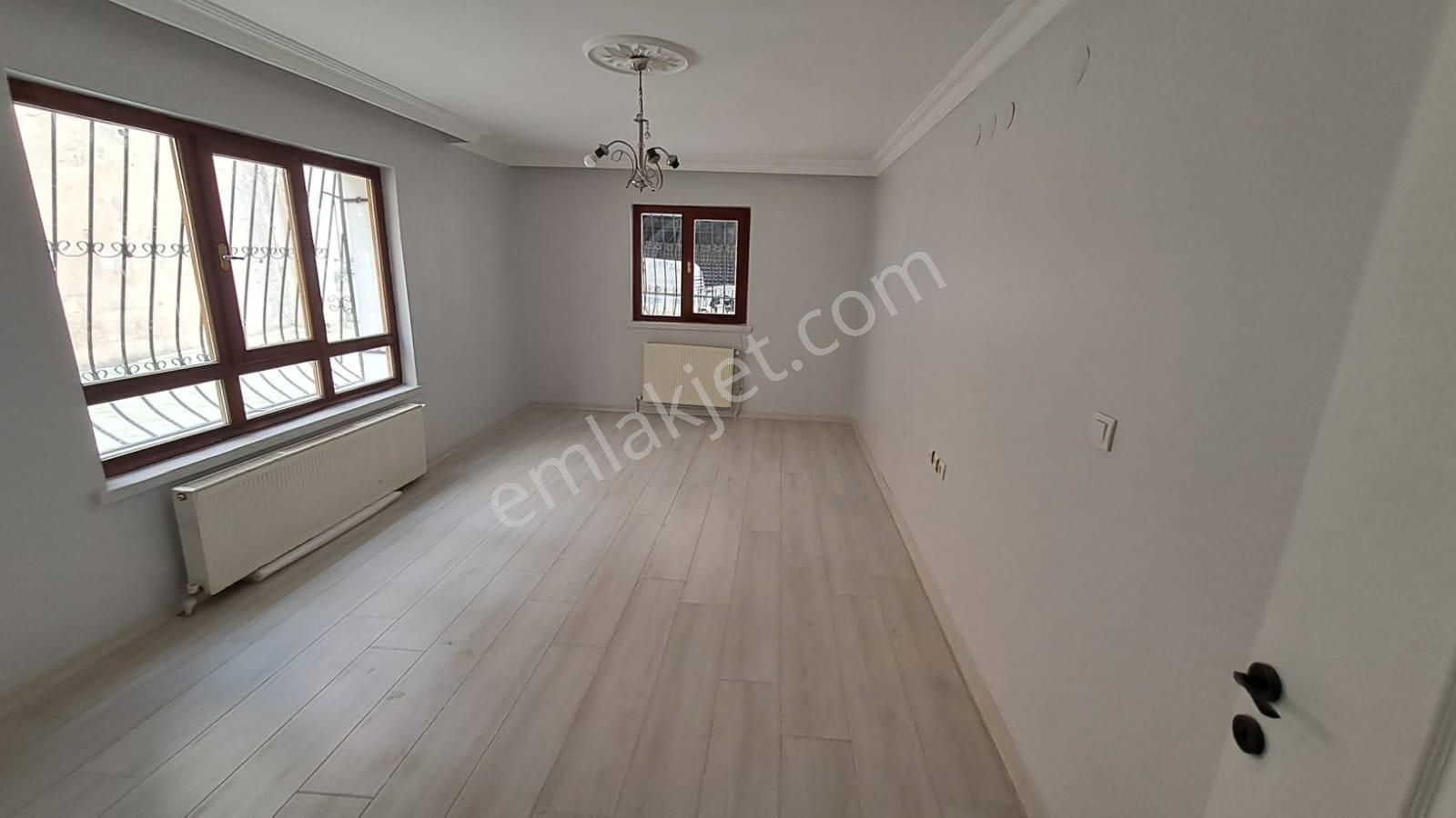 Bademlik Mahallesin'de Giriş Bağımsız Salon 3+1 Yapılı Kök Tapu Ful Kredi İmkanı