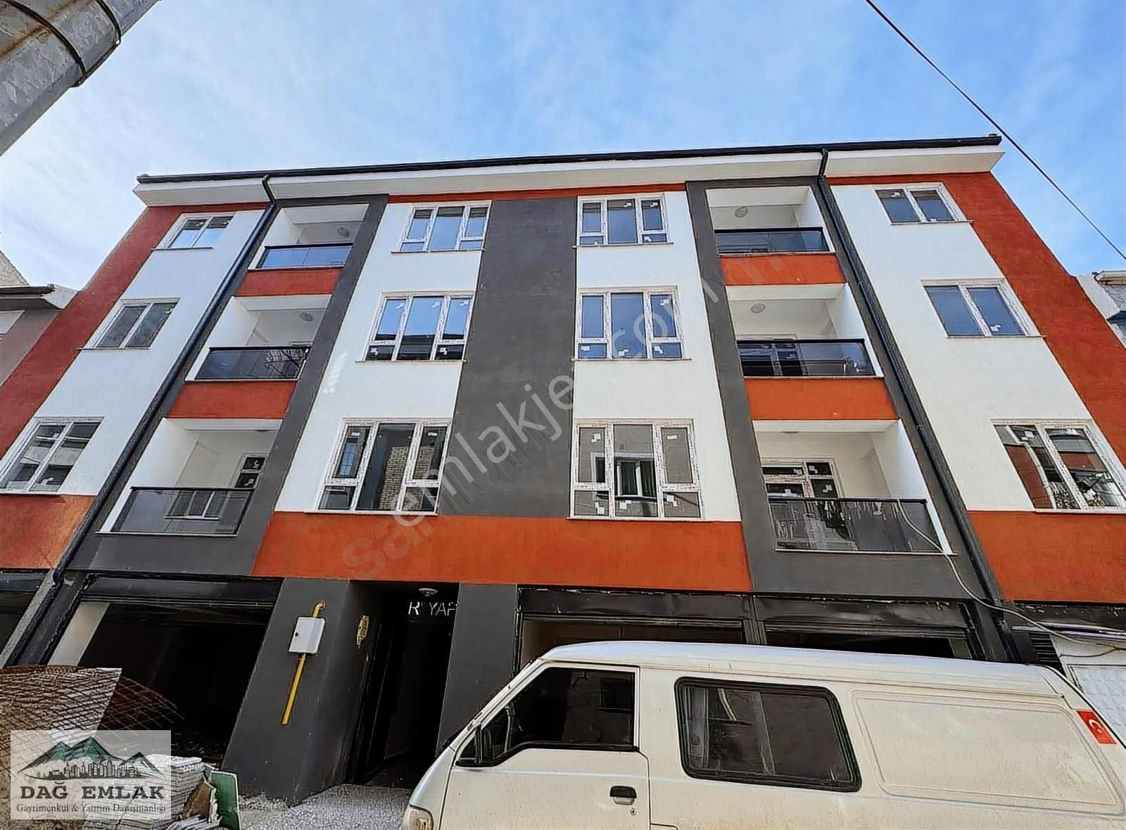 Dağ Emlak//emek Mh Ertaş Cd Dibinde Ö.garaj E.banyolu 125m2 3+1
