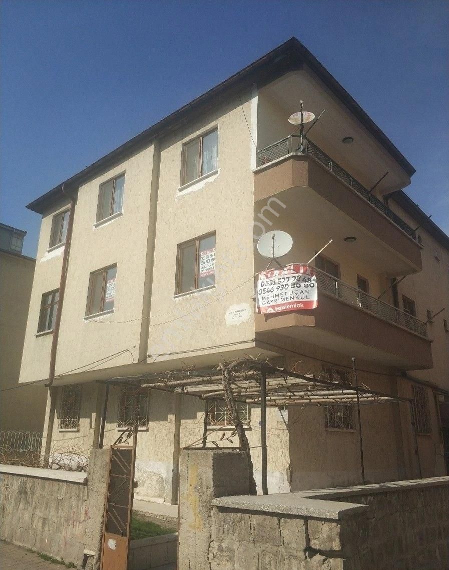 Mehmet Uçan Gayrimenkulden Aydınlıkevler Lisesi Karşısında Kiralık 3+1 Kombili Daire