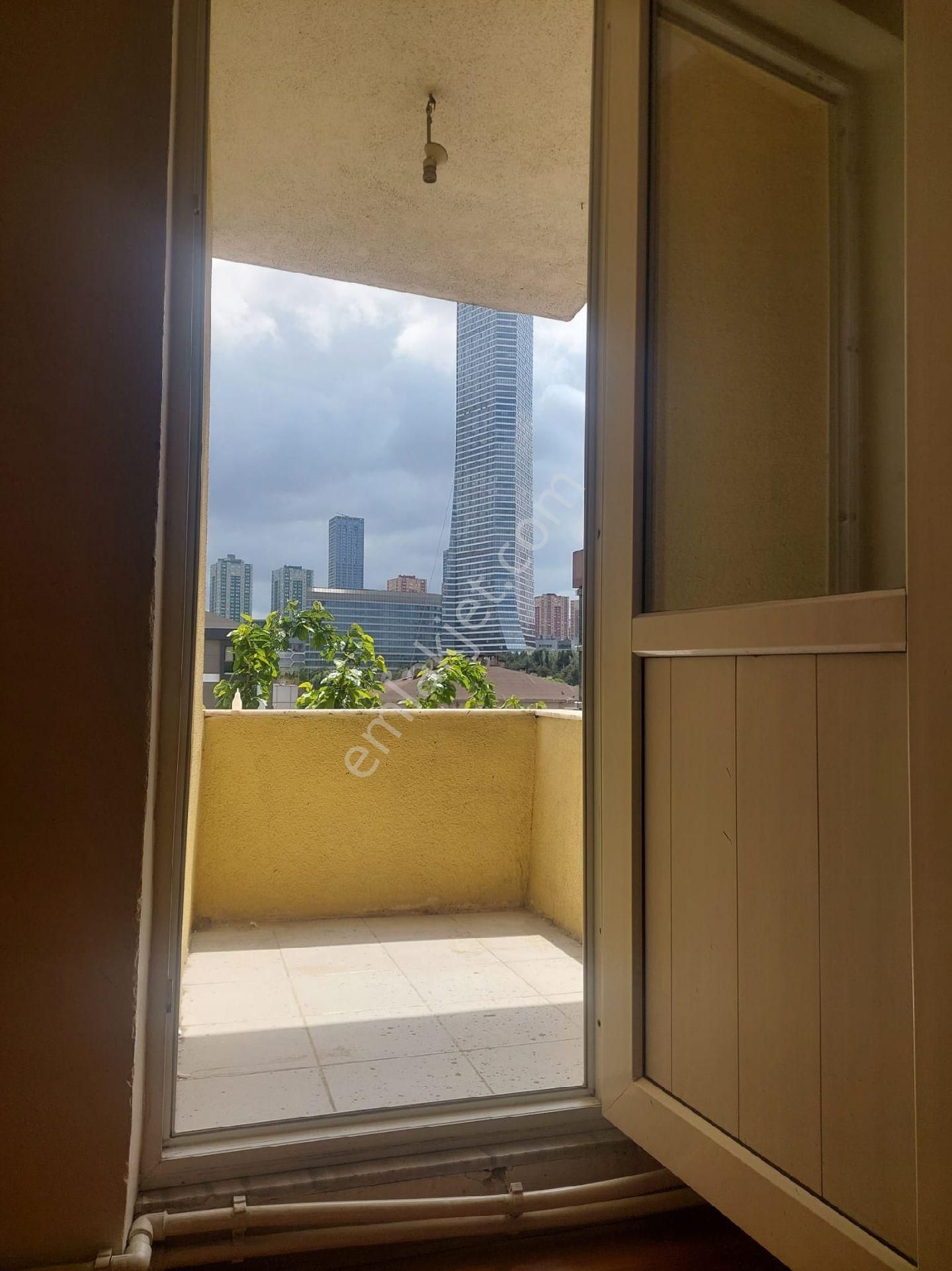 Ümraniye Çakmak Çamlık İkbal Caddesi Üzerinde Yabancıya Kiralık Daire
