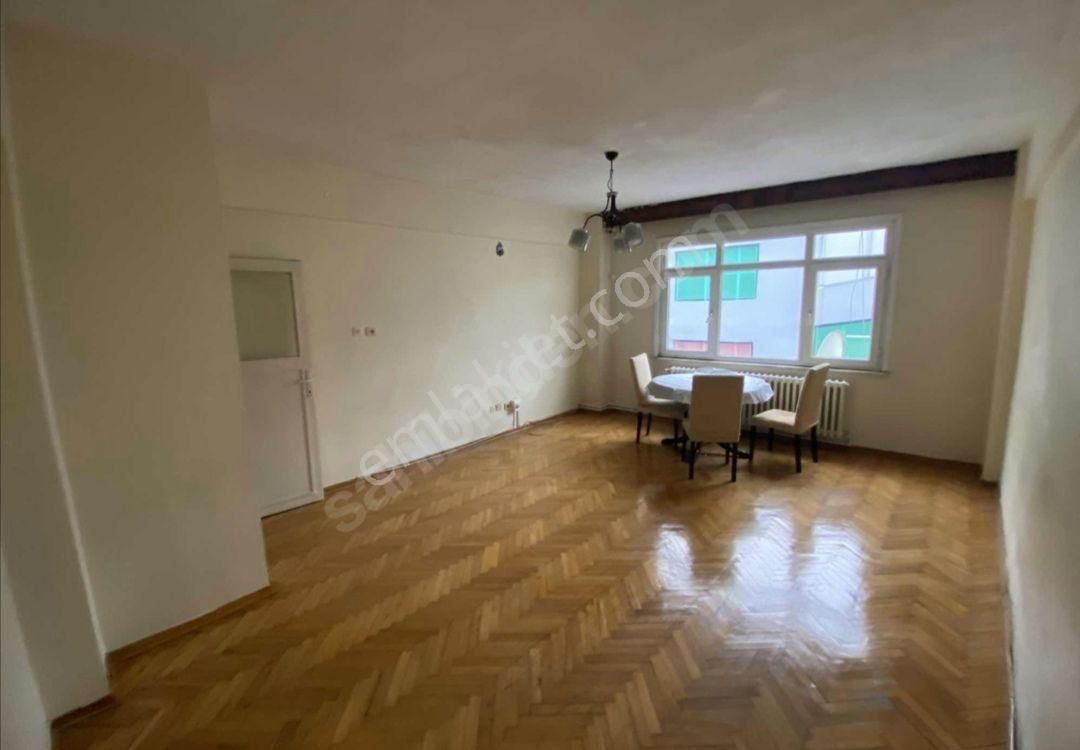Ümraniye Çarşı Atatürk Mahallesi 3.kat 2+1 Metro Karşısı Kiralık Daire