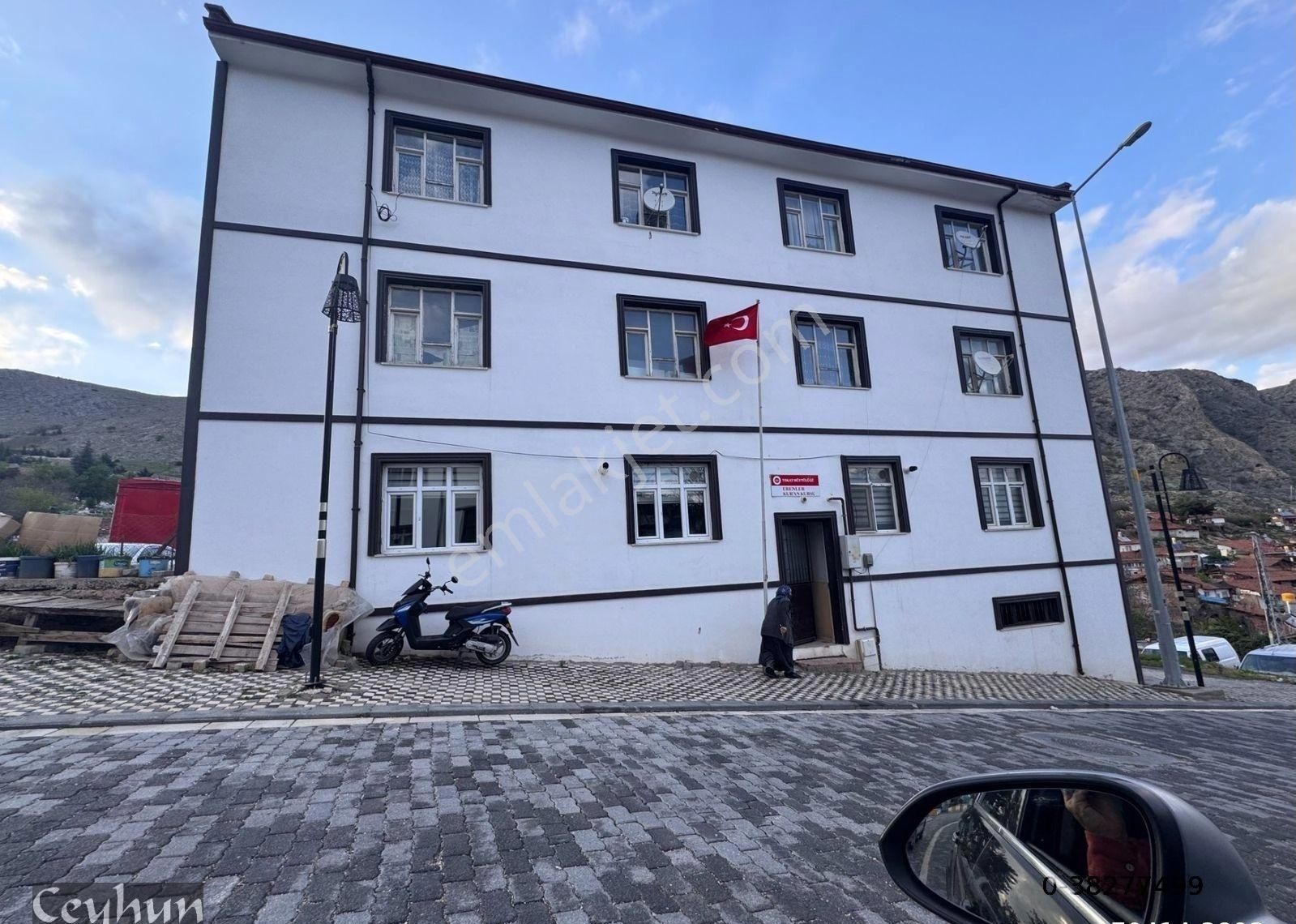 Erenler Yokuşunda Anayol Üzerinde Çift Cepheli Arakat 2+1 Balkon