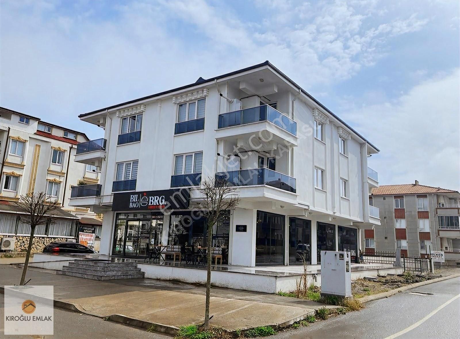 Karasu Üniversite Karşısı Yeni Bina Eşyalı Kiralık 1+1 Daireler