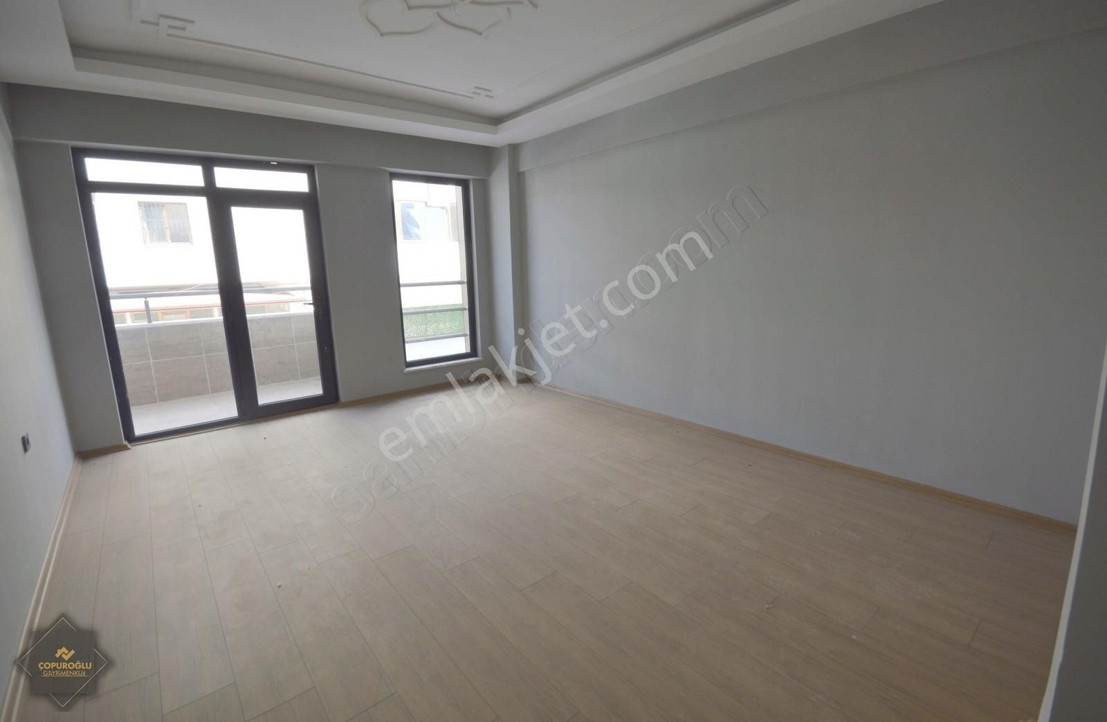 Üniversite Caddesinde C.balkonlu Arakat Katbahçeli Kiralık 2+1 !