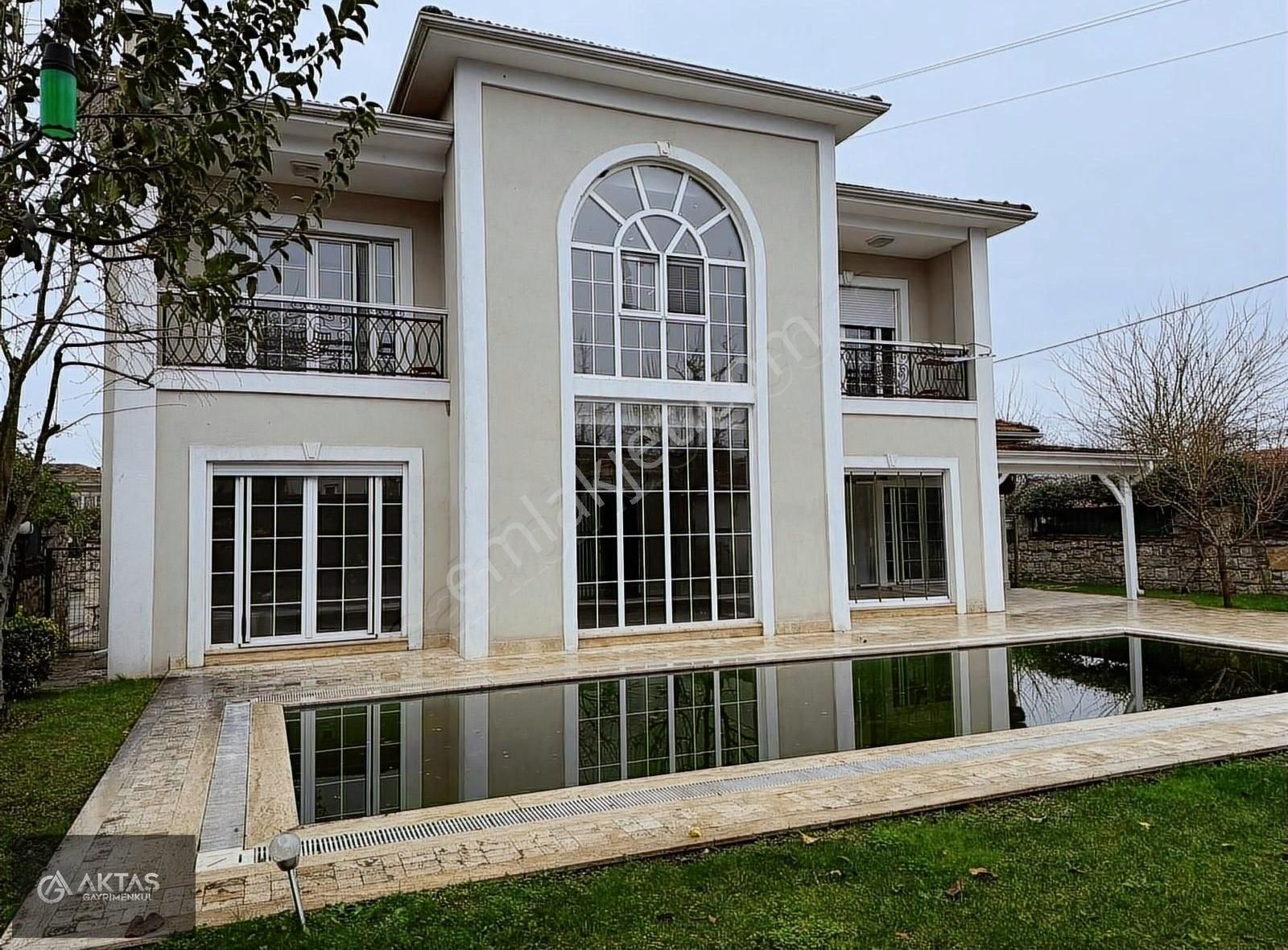 Sapancada Site İçinde, Korunaklı Satılık Lüks Müstakil Villa