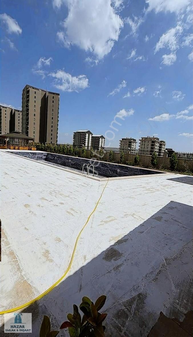 Göl Manzaralı Bulvar Üstü Site Full Extralı