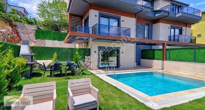 Çalıca Tepesinde Havuzlu 4+1 Villa