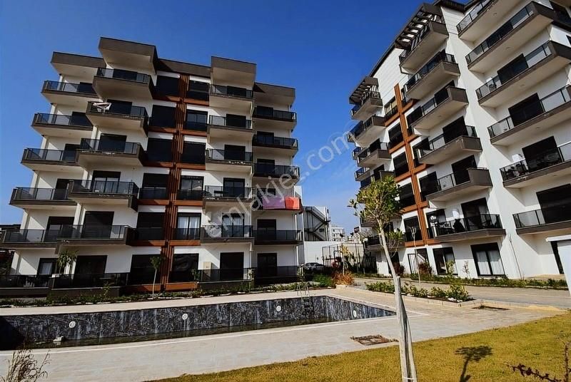 Aksu Altıntaş Mah. Yeni Havuzlu Lüks Sitede Satılık 1+1 Daire