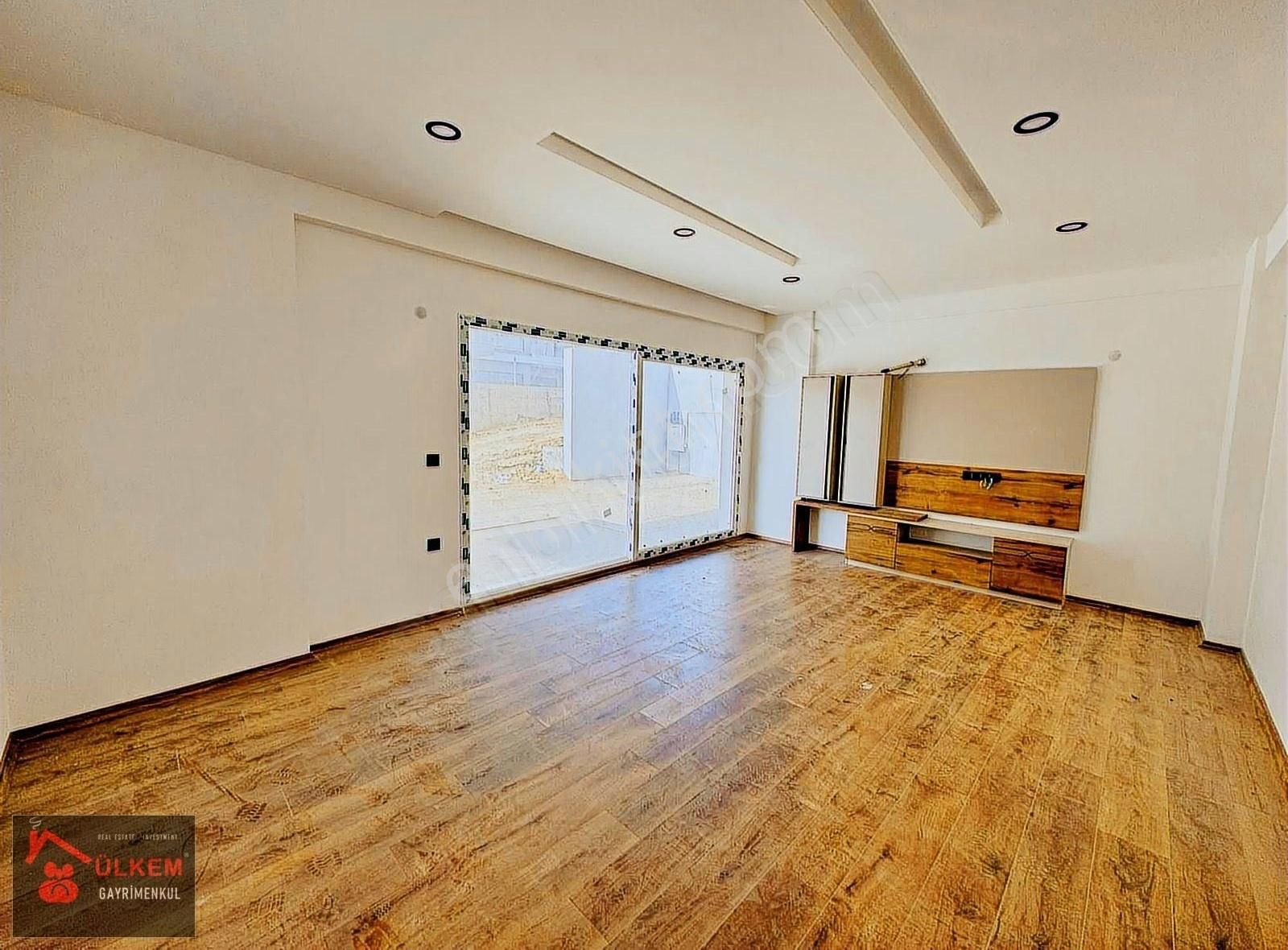 Kuşadası Merkez'de 2+1 Doğalgazlı 90m2 Net Kapalı Mutfak Daire