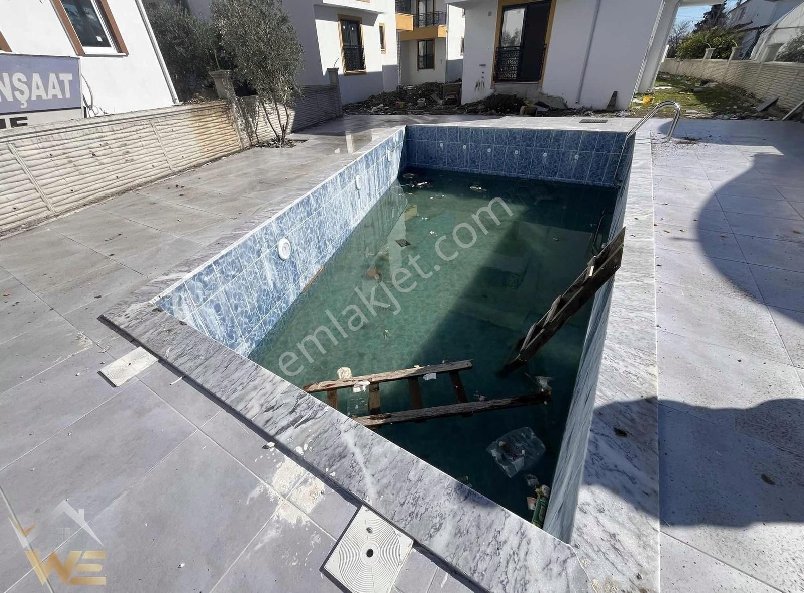 West Emlak'tan Karaburun'da Havuzlu Sitede Satılık 1+1 Daire