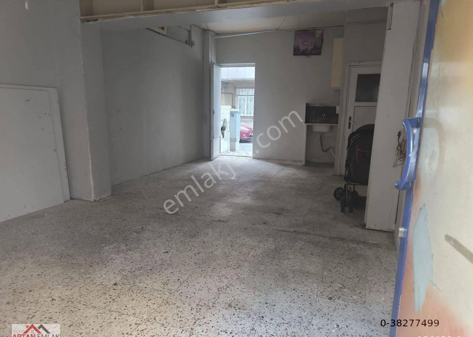 Artan Emlak'tan 40 M2 Düz Giriş Satılık Dükkan