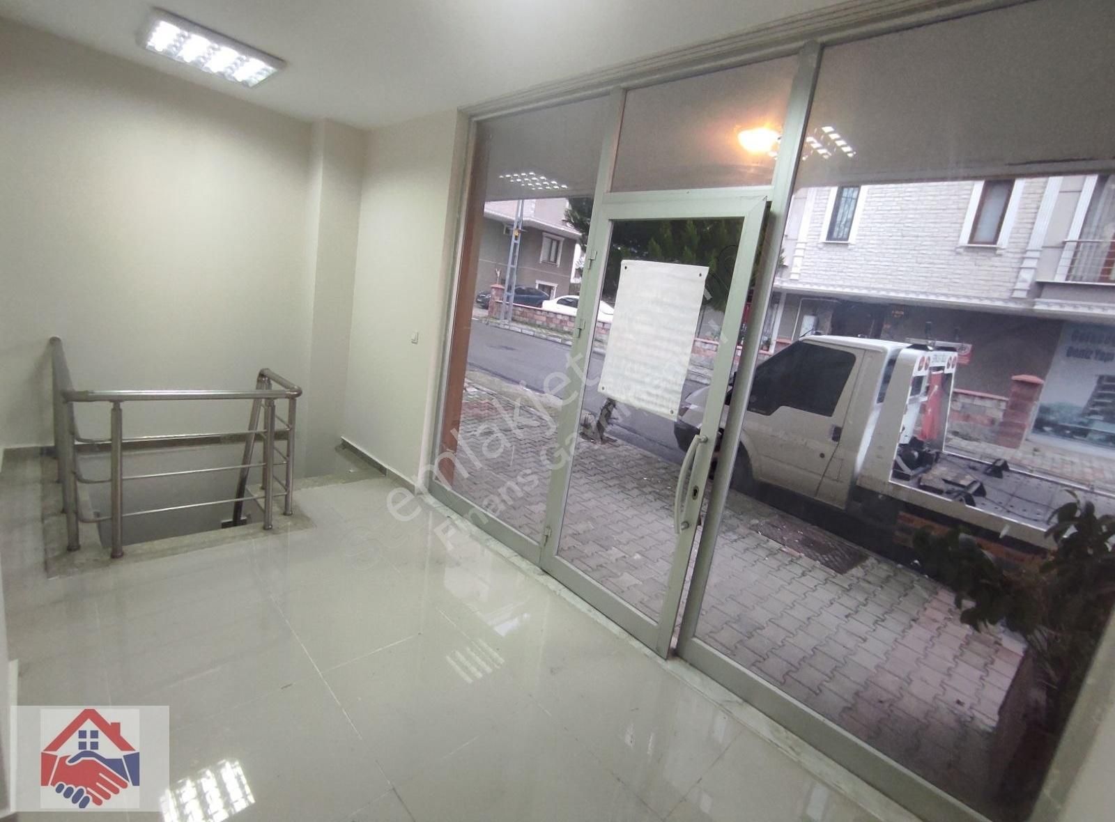 Çekmeköy Kirazlıdere De Dubleks 30m² İki Katlı Kiralık Dükkan