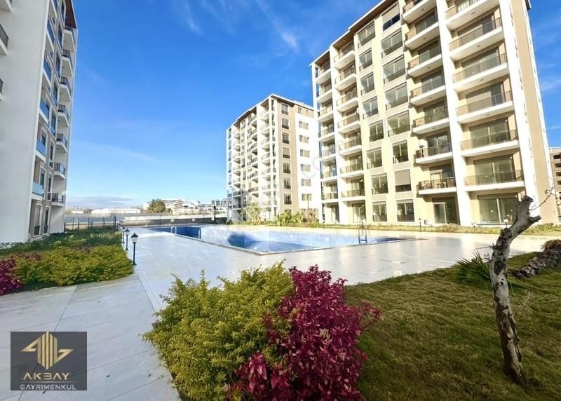 Altıntaş'ta Oturum Başlayan Güvenlikli Havuzlu Lüks Sitede 1+1