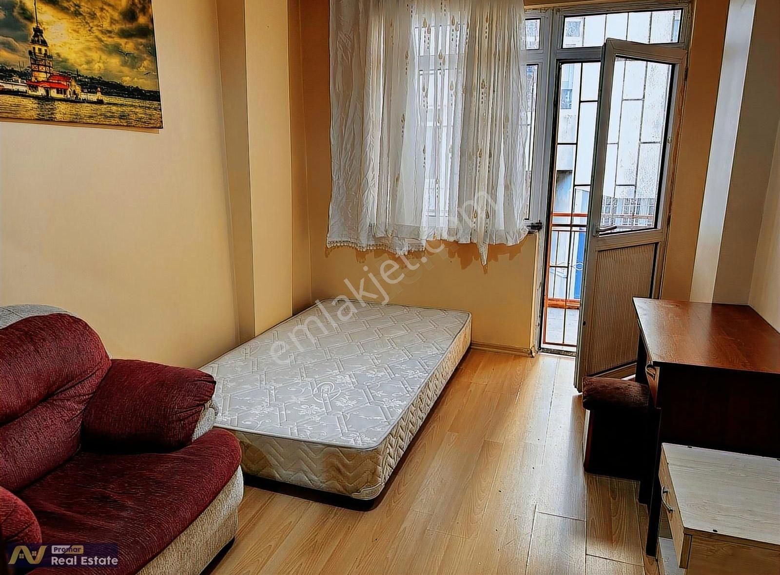 Fatih Kocamustafapaşa Taşdelen Sk 2+1+geniş Hol Full Eşyalı