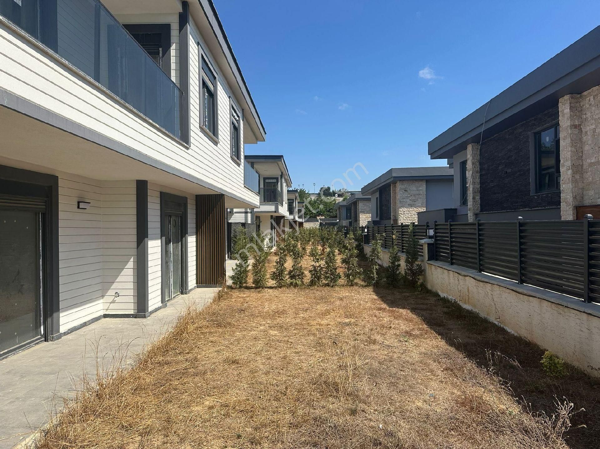 Butik Sitede Kendine İçinde Havuzlu Tuzla Tepeörende 4+1 Villa - Görsel 25