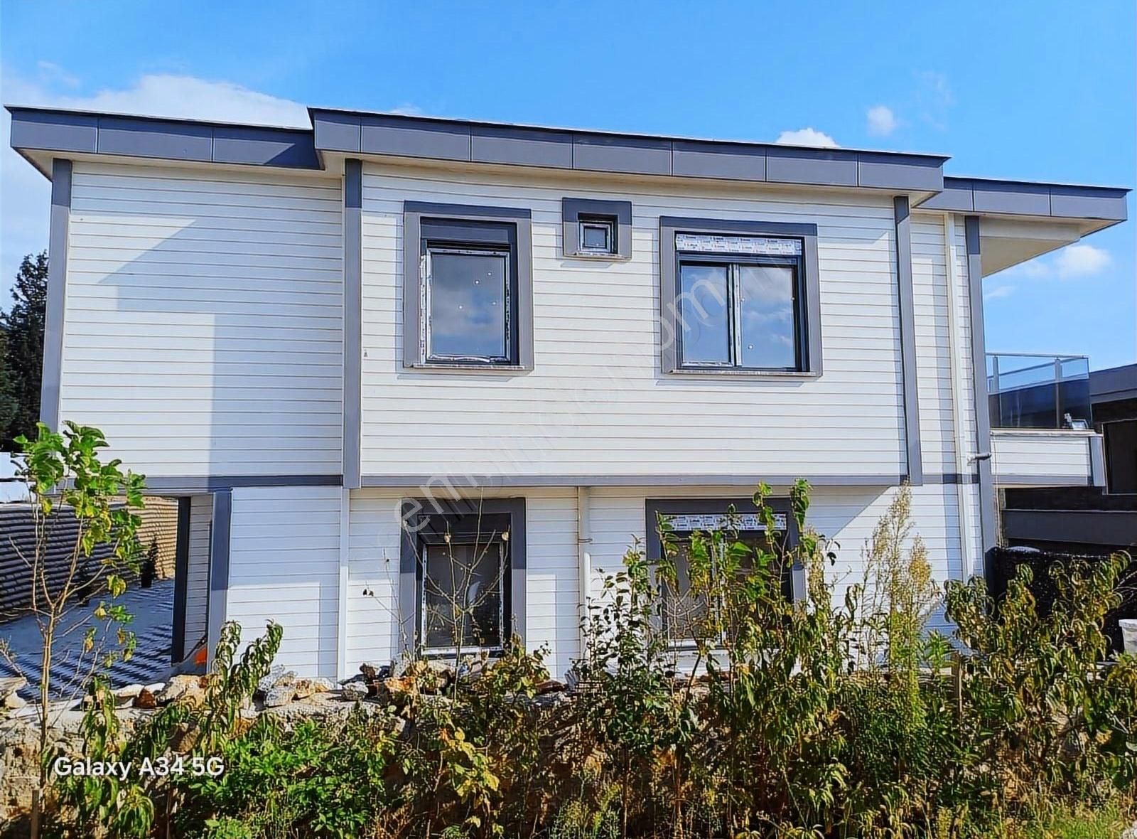 Butik Sitede Kendine İçinde Havuzlu Tuzla Tepeörende 4+1 Villa