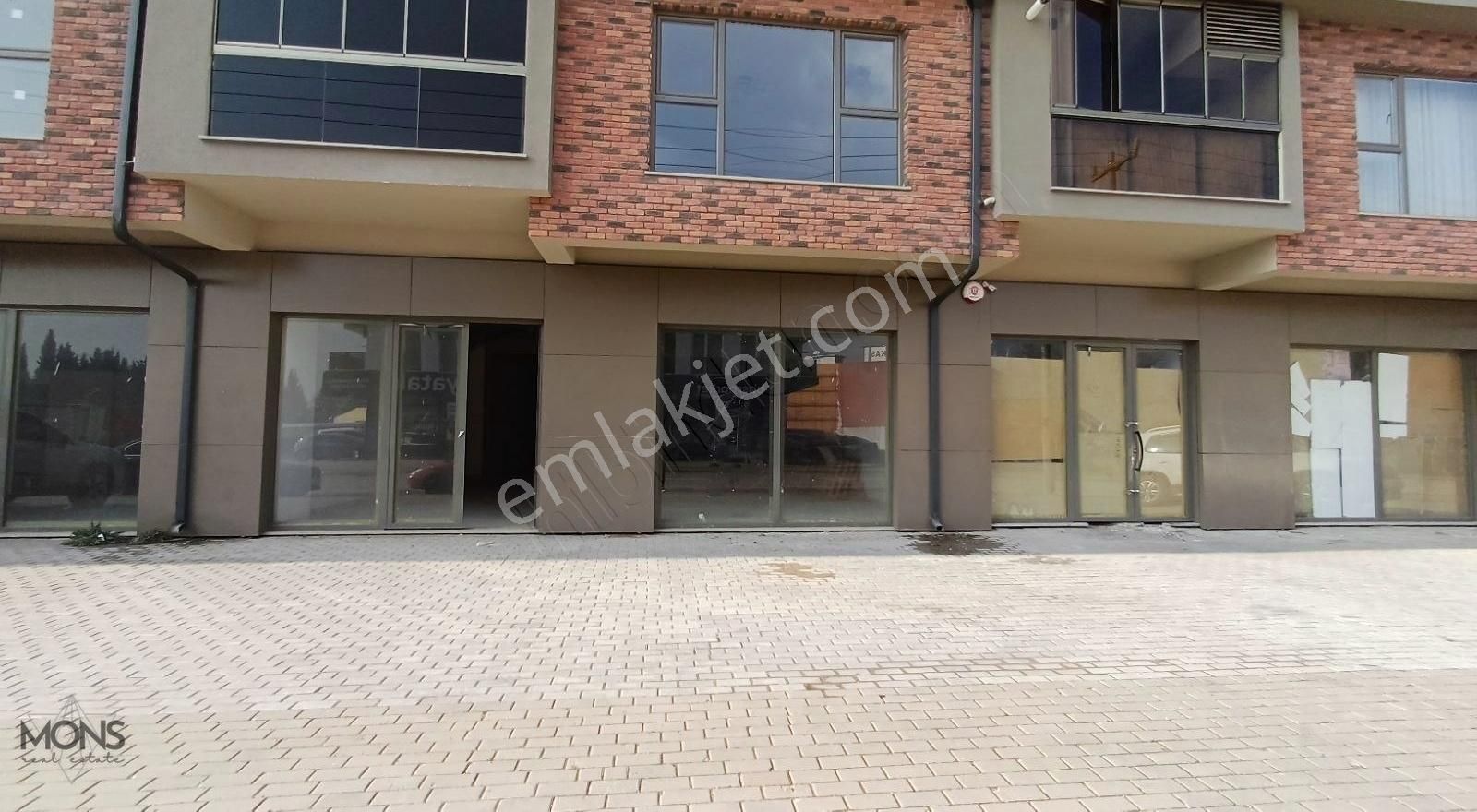 Yunuseli Fuat Kuşcuoğlu Caddesi Üzerinde Kiralık Dükkan