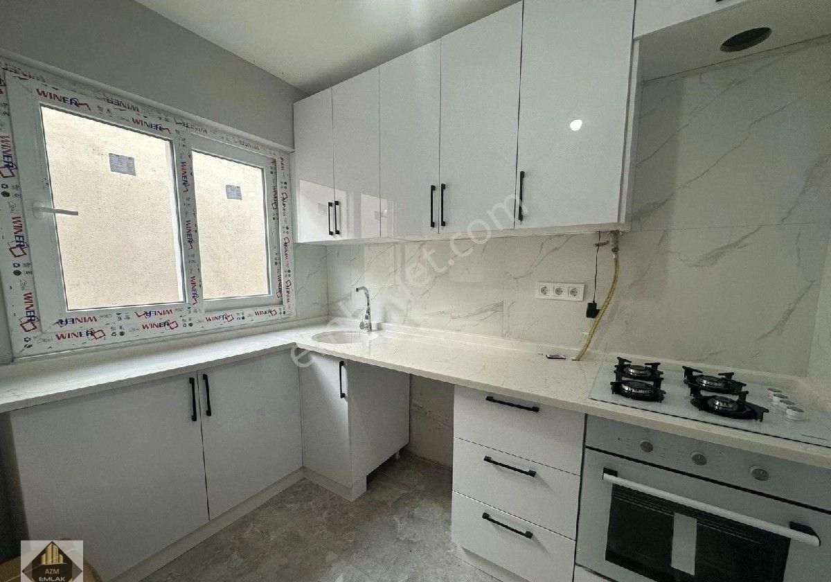 Yeşilyurt Reis Mahallesi'nde Yeni Tadilatlı Satılık 3+1 Daire