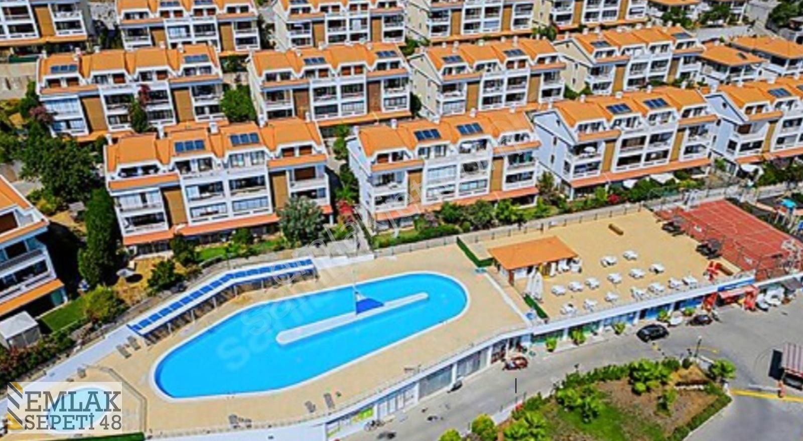 Havuzlu Yeni Sitede Deniz Manzaralı 3+1 Çatı Dublkes