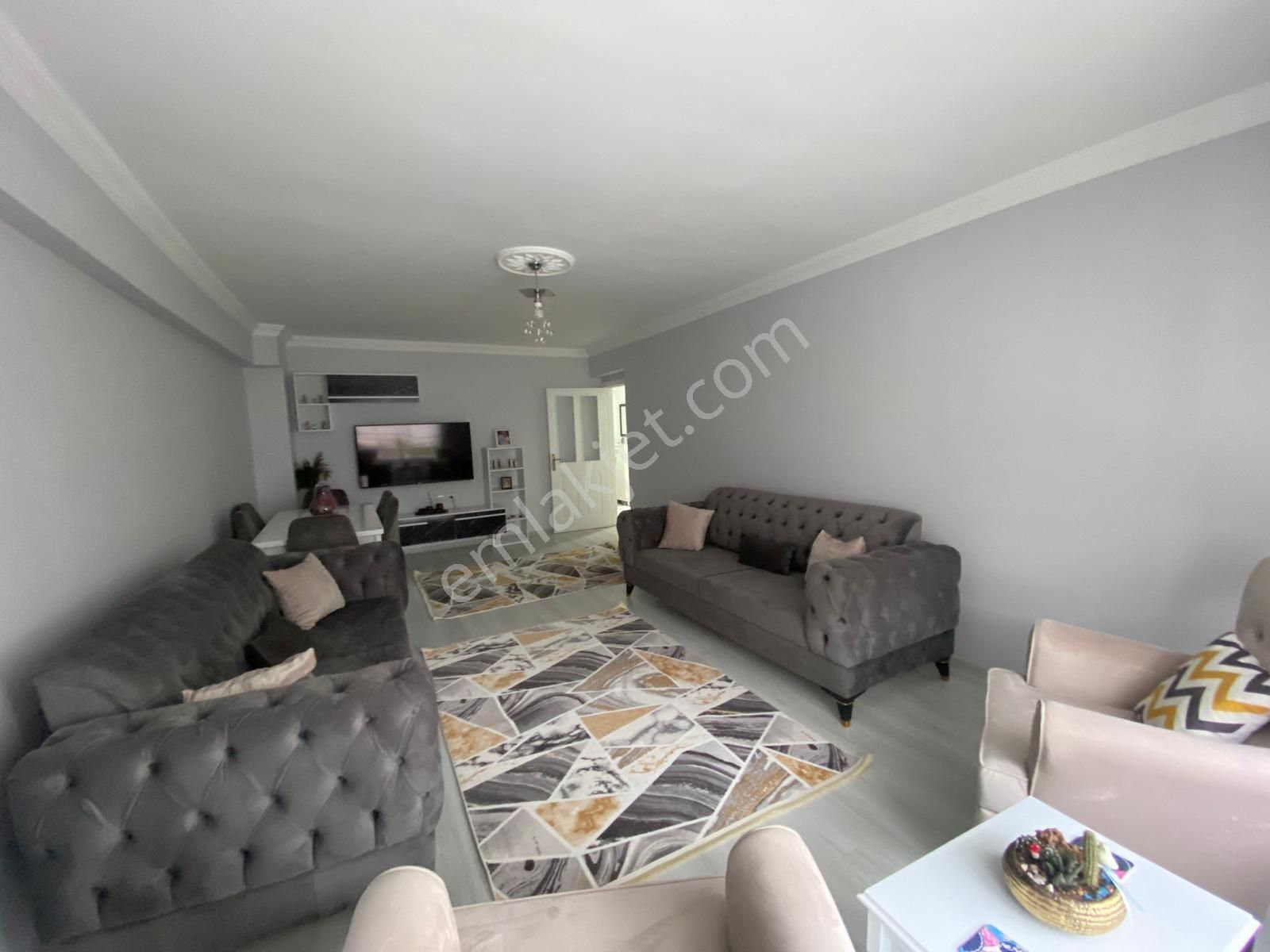 Sahibinden Merkezi Konumda Geniş Full Yapılı Daire
