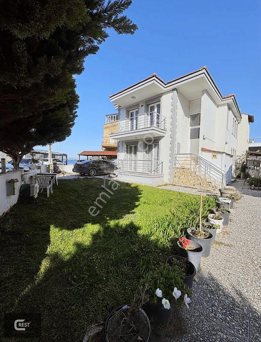 Yenıfoça Halk Plajına Sıfır Müstakil Girişli Eşyalı Daire