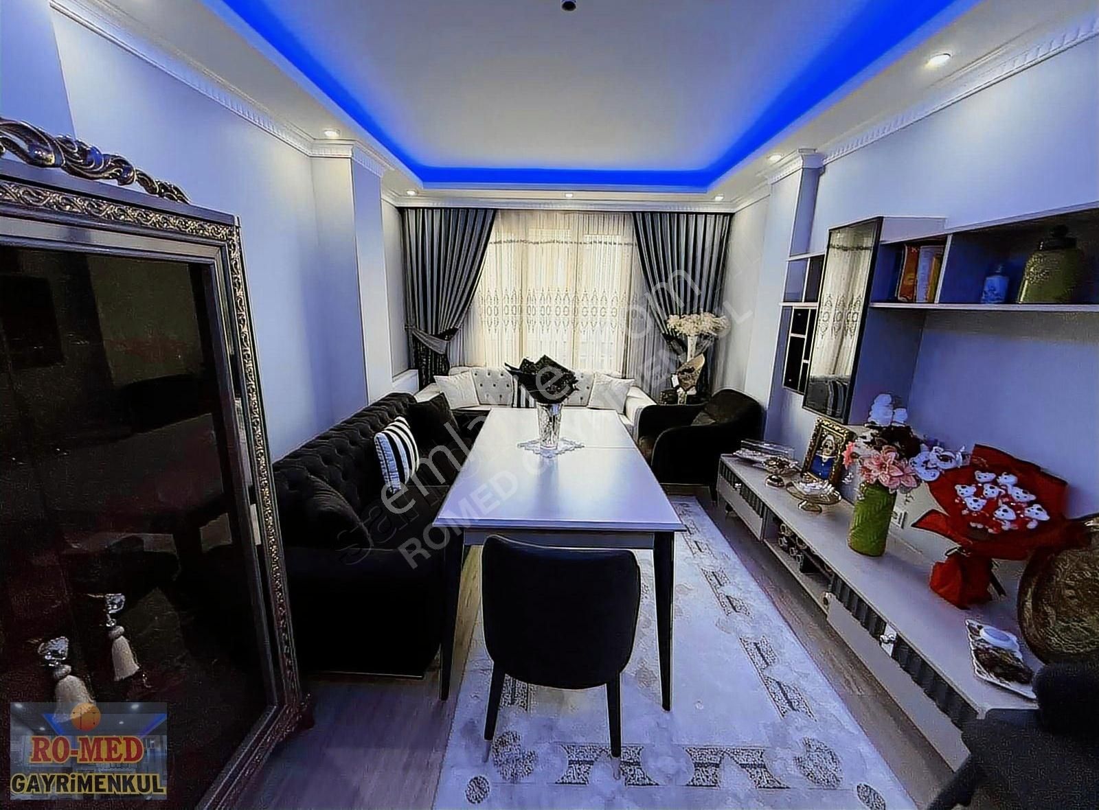 Arnavutköy Taşoluk'ta Beyaz Evleri Sitesi'nde 2+1 Arakat Fırsat