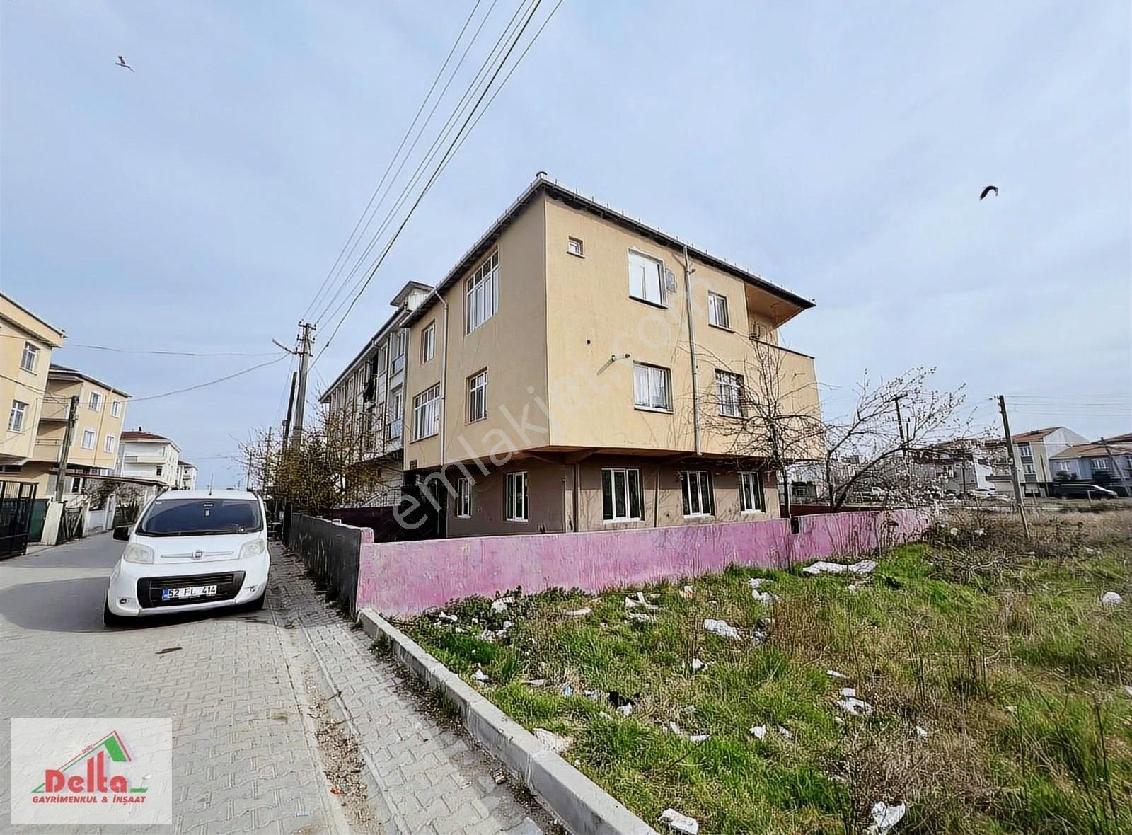 Delta Dan Havuzlar Da %40 İmarlı Arsa Üzeri 3katlı Müstakil Ev